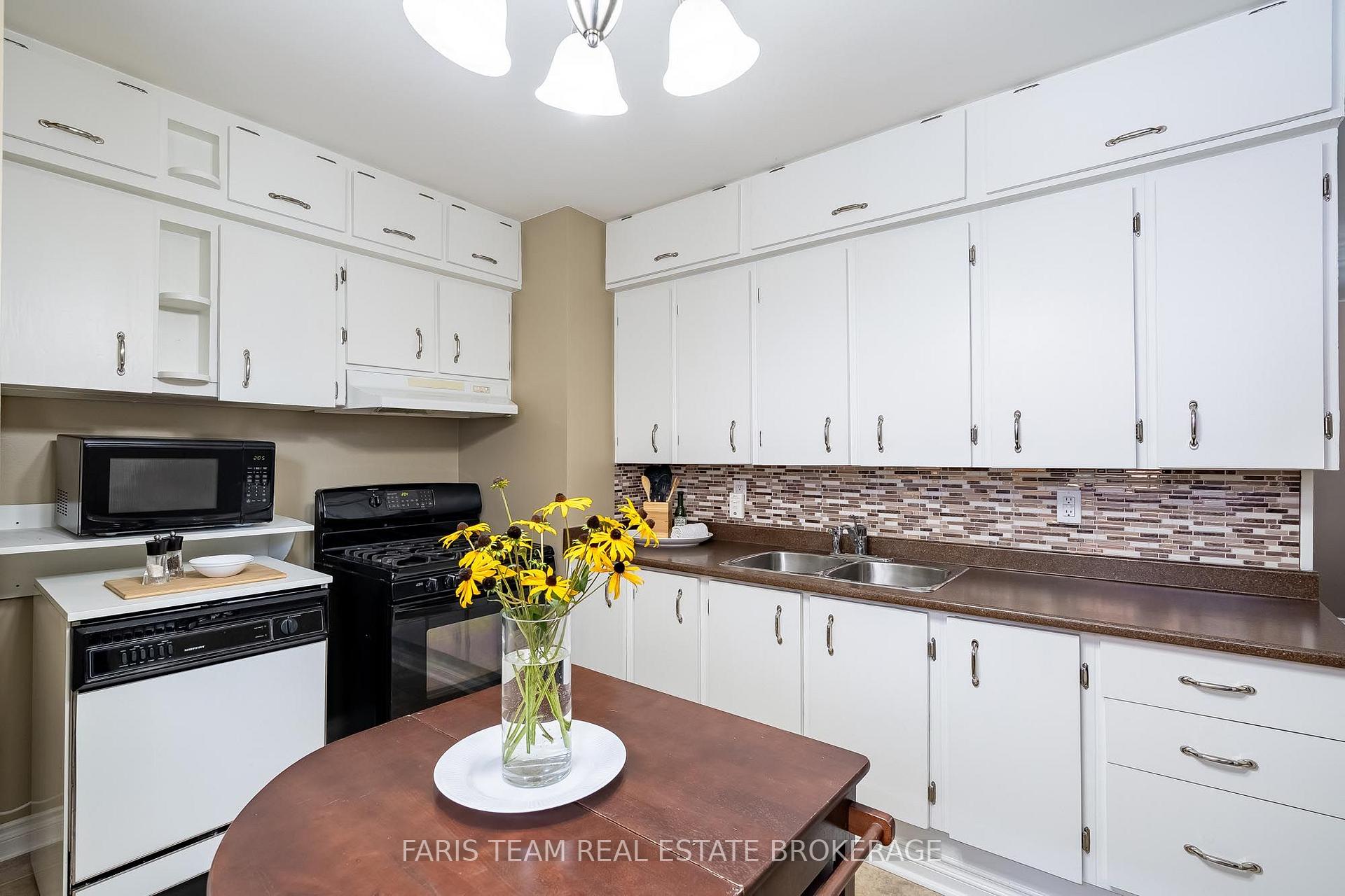 Photo 5 of 45 Bailey Crescent, Aurora, Aurora Highlands — HOMEH