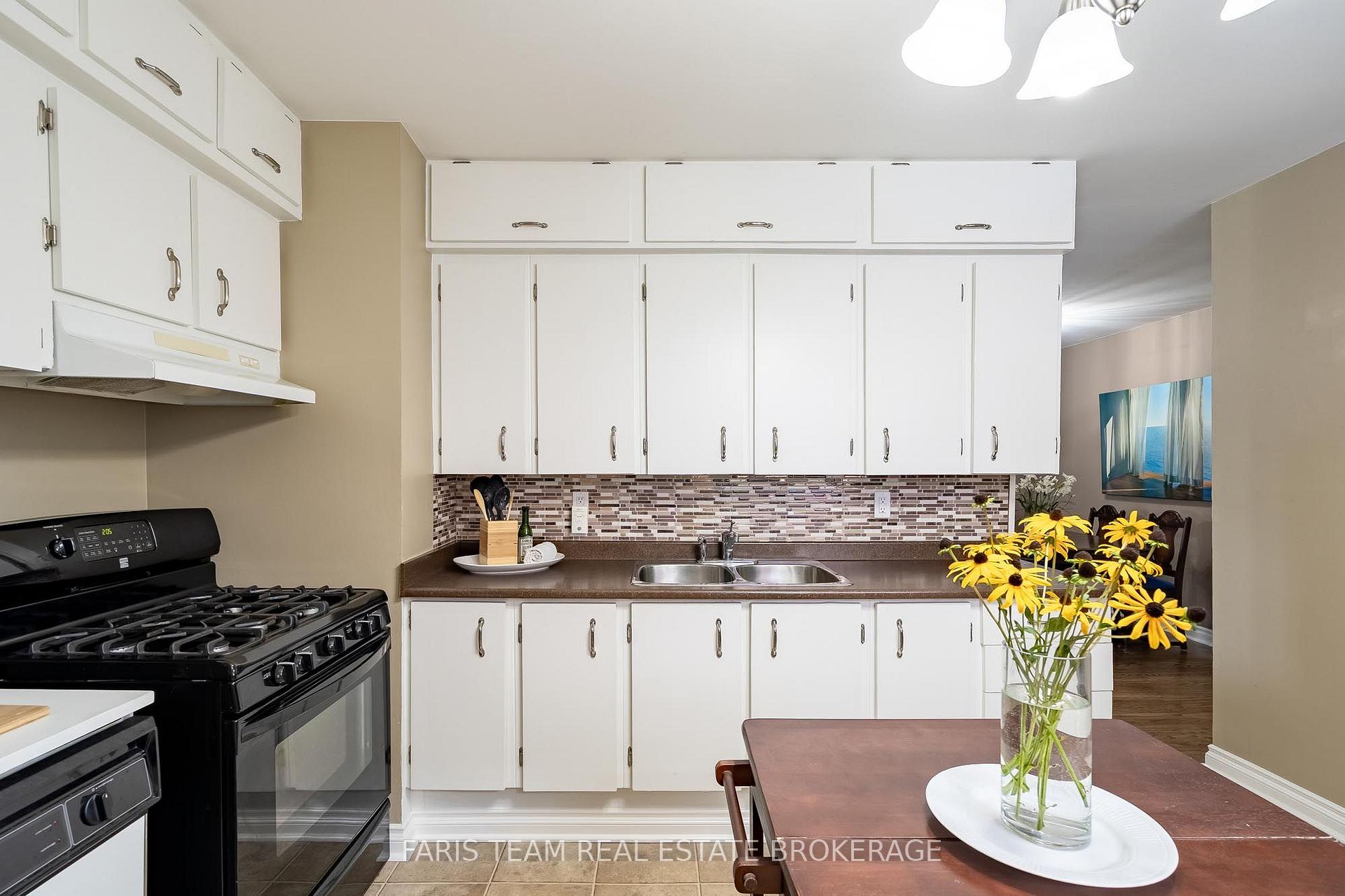 Photo 6 of 45 Bailey Crescent, Aurora, Aurora Highlands — HOMEH