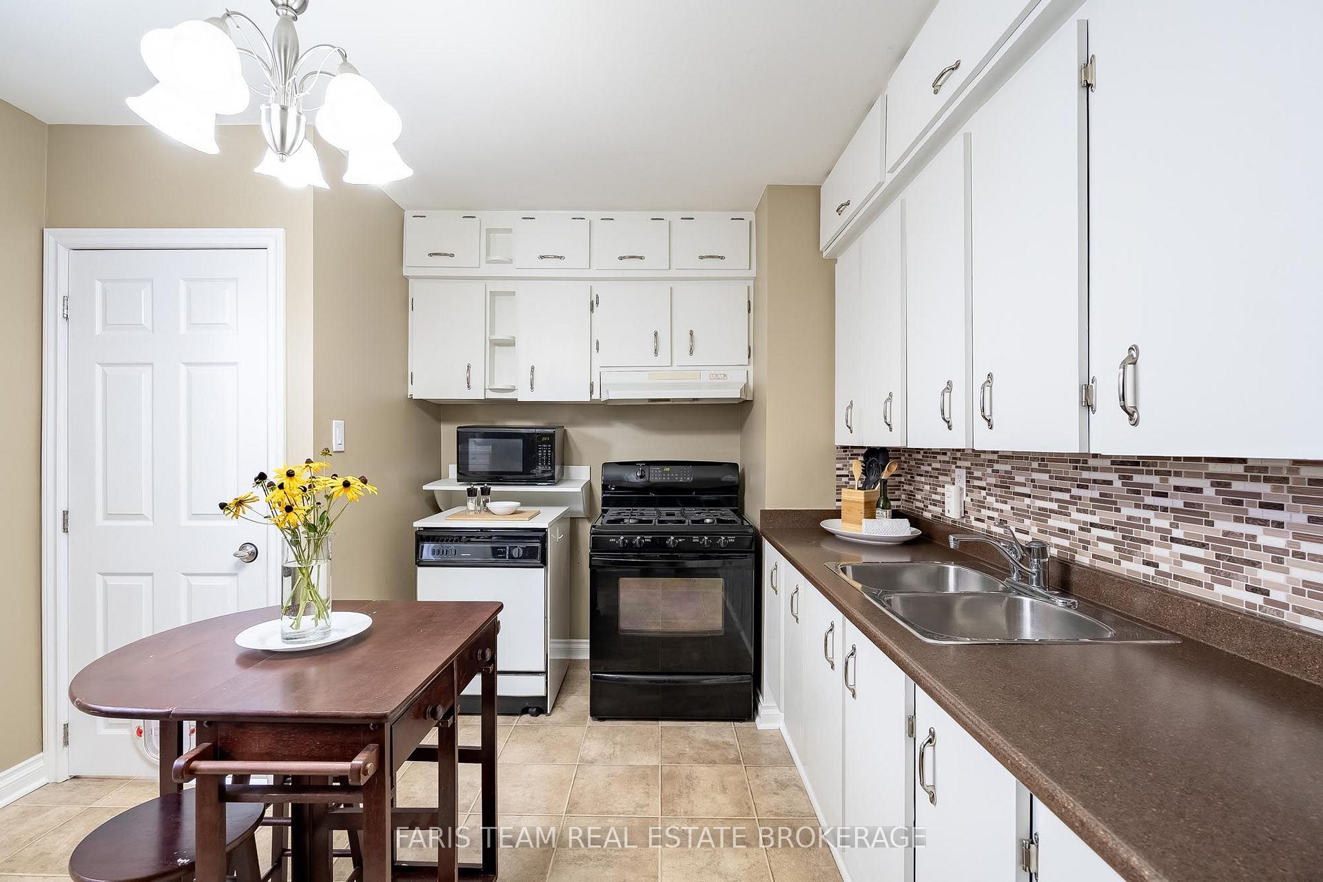 Photo 7 of 45 Bailey Crescent, Aurora, Aurora Highlands — HOMEH