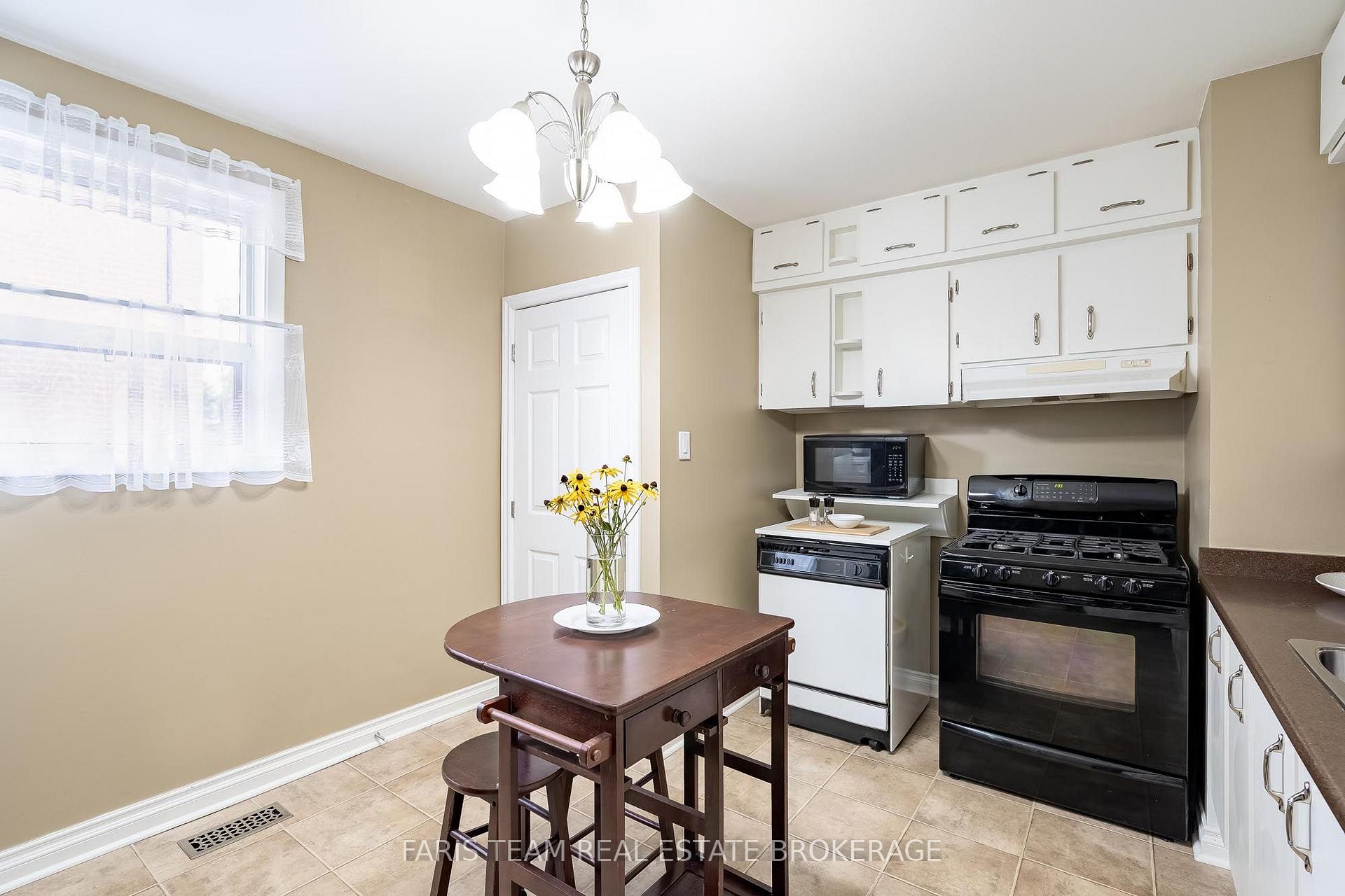 Photo 8 of 45 Bailey Crescent, Aurora, Aurora Highlands — HOMEH
