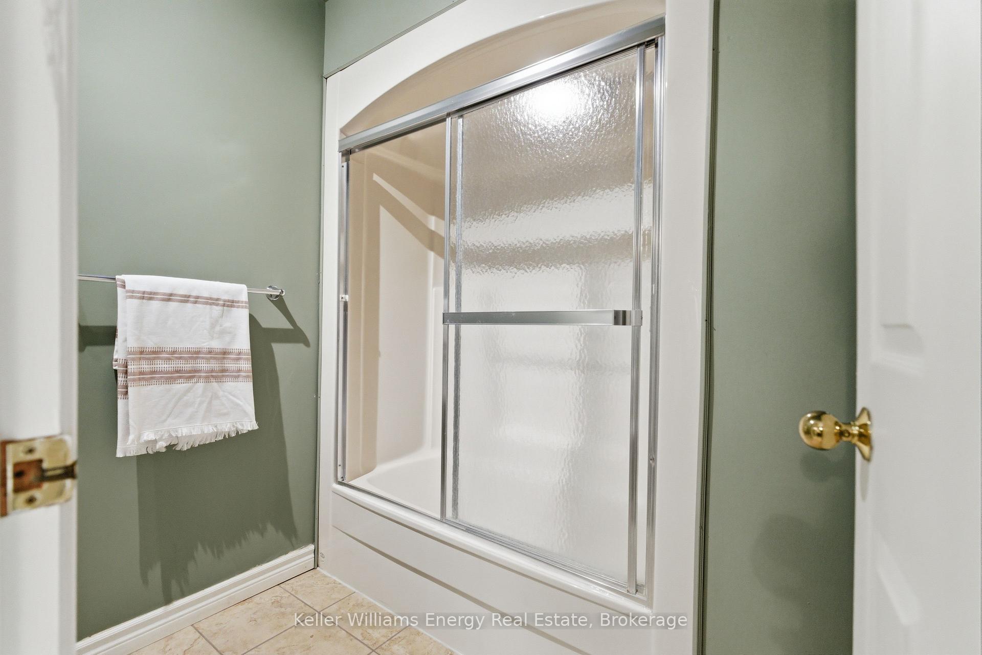 Photo 36 of 21 Stone Sound, Scugog, Port Perry — HOMEH