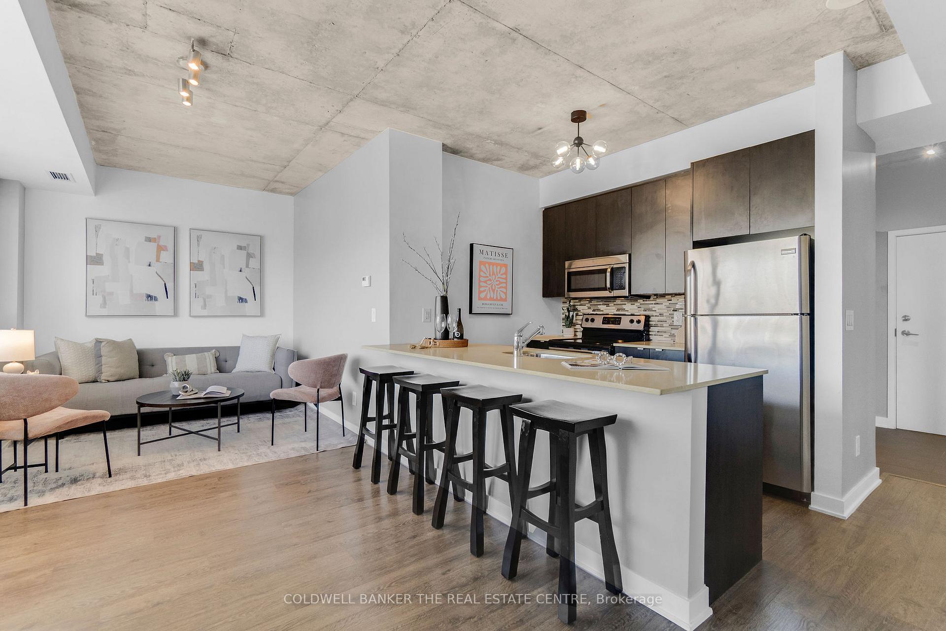 Photo of Unit 802, 400 Wellington Street W
