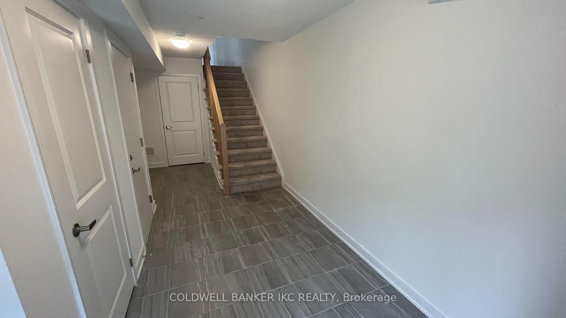 Photo 4 of 54 Red Maple Lane, Barrie, Innis-Shore — HOMEH