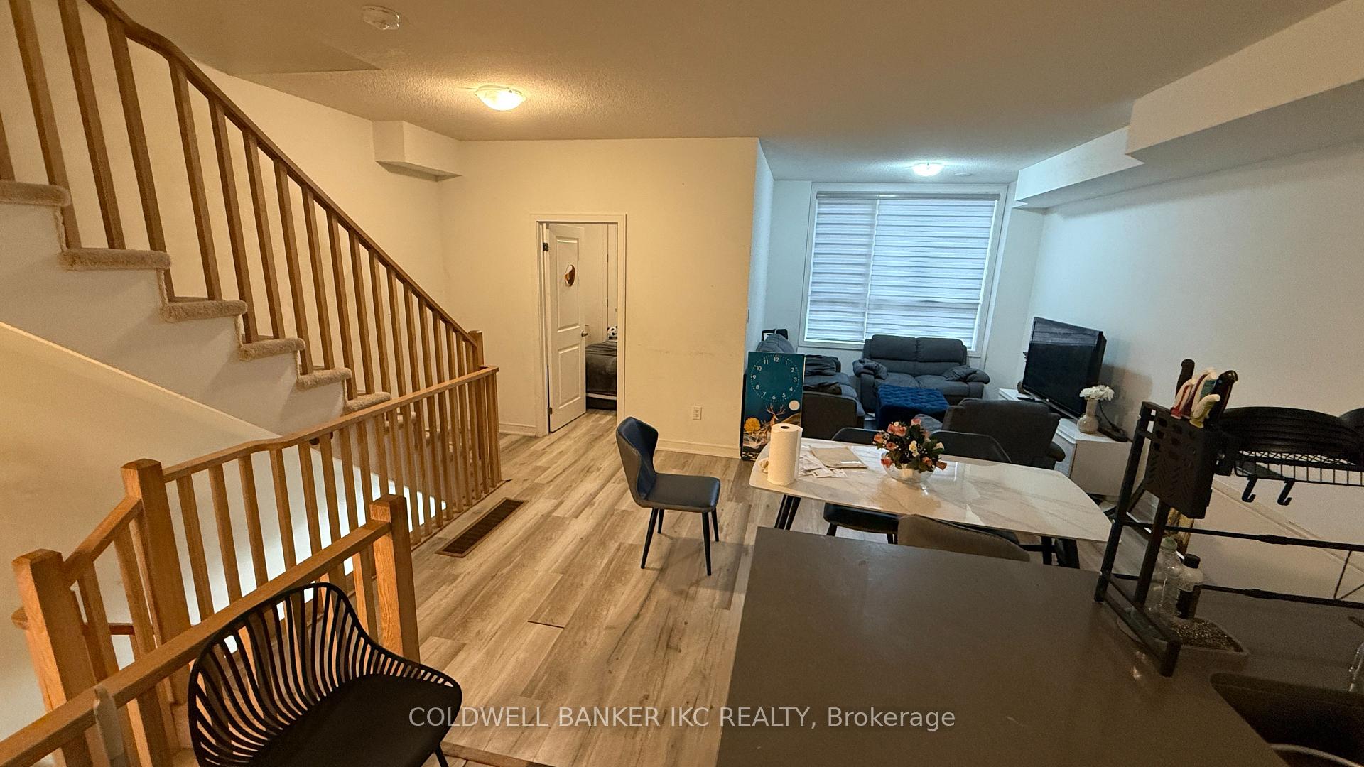 Photo 8 of 54 Red Maple Lane, Barrie, Innis-Shore — HOMEH