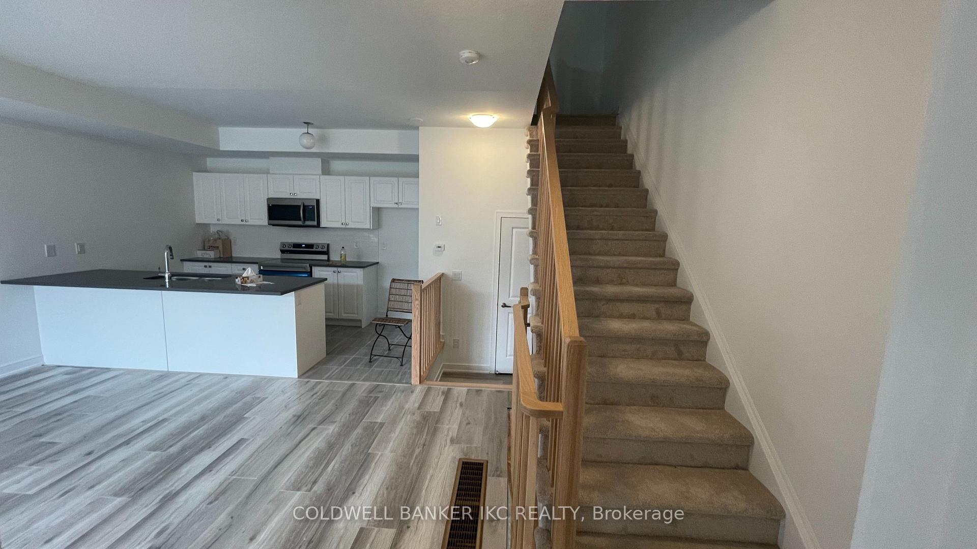 Photo 11 of 54 Red Maple Lane, Barrie, Innis-Shore — HOMEH
