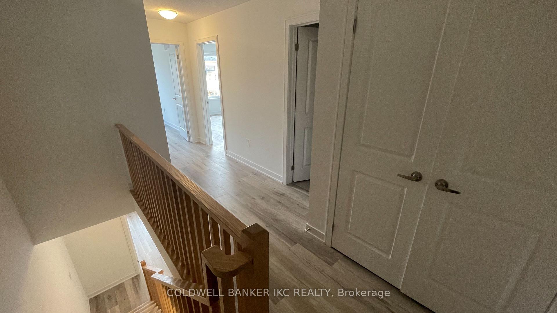 Photo 12 of 54 Red Maple Lane, Barrie, Innis-Shore — HOMEH
