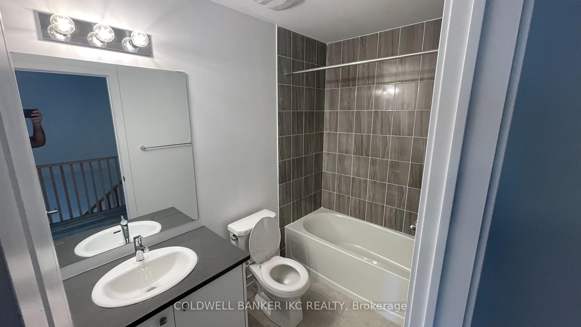 Photo 13 of 54 Red Maple Lane, Barrie, Innis-Shore — HOMEH