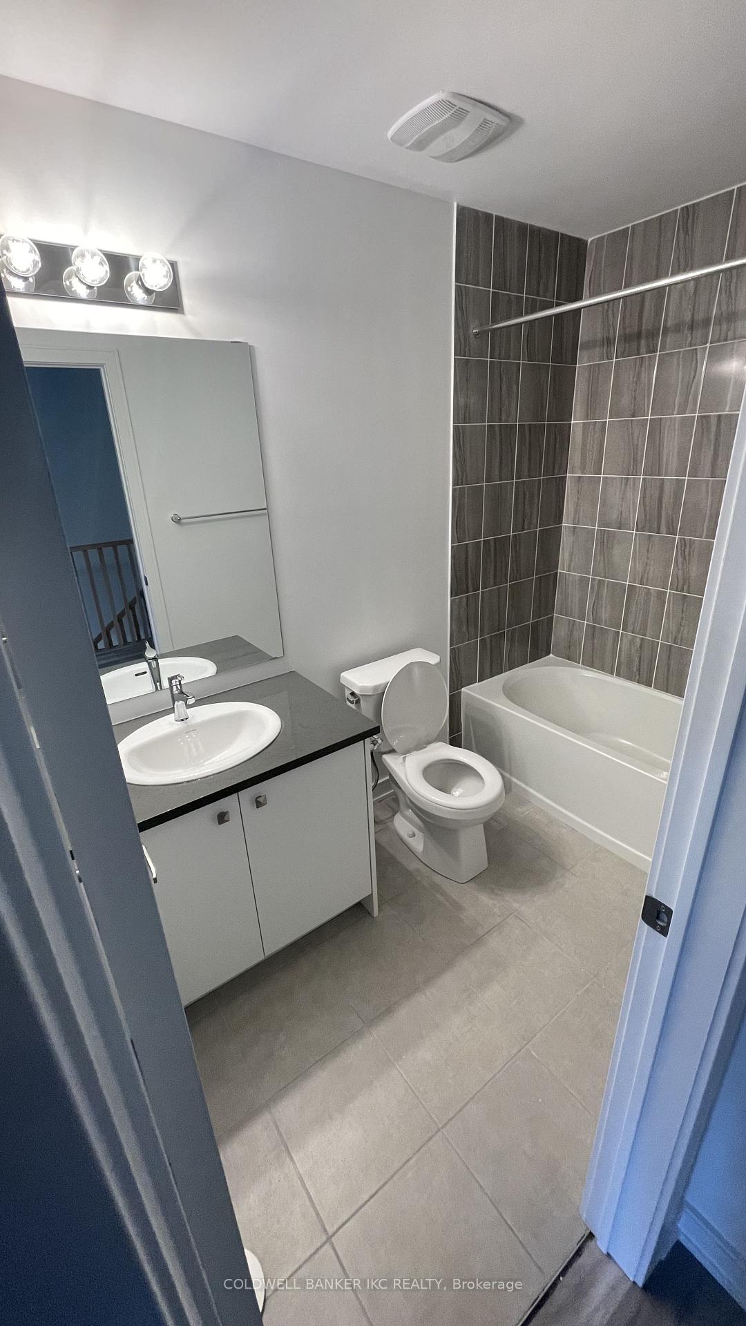 Photo 14 of 54 Red Maple Lane, Barrie, Innis-Shore — HOMEH