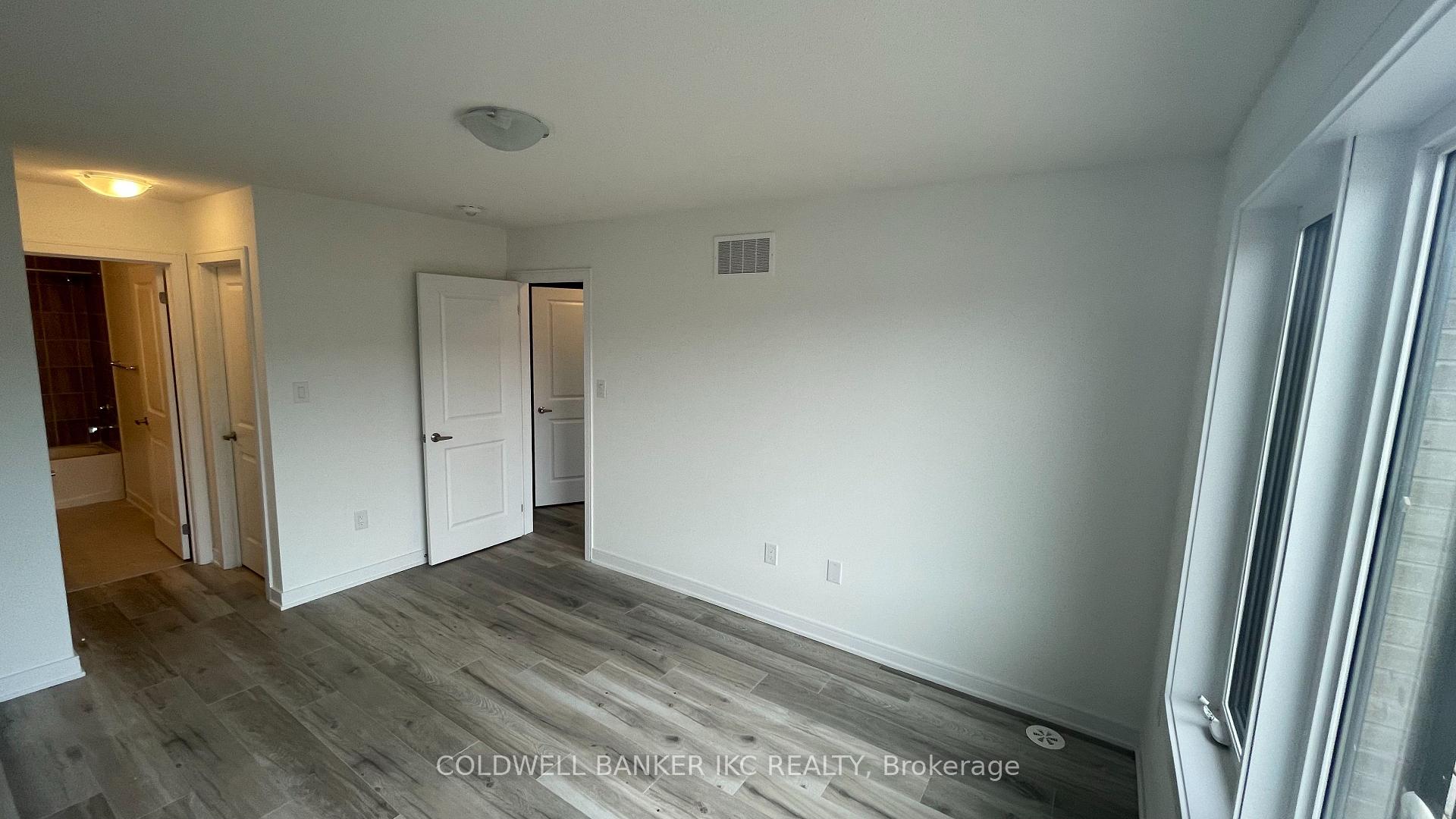 Photo 16 of 54 Red Maple Lane, Barrie, Innis-Shore — HOMEH