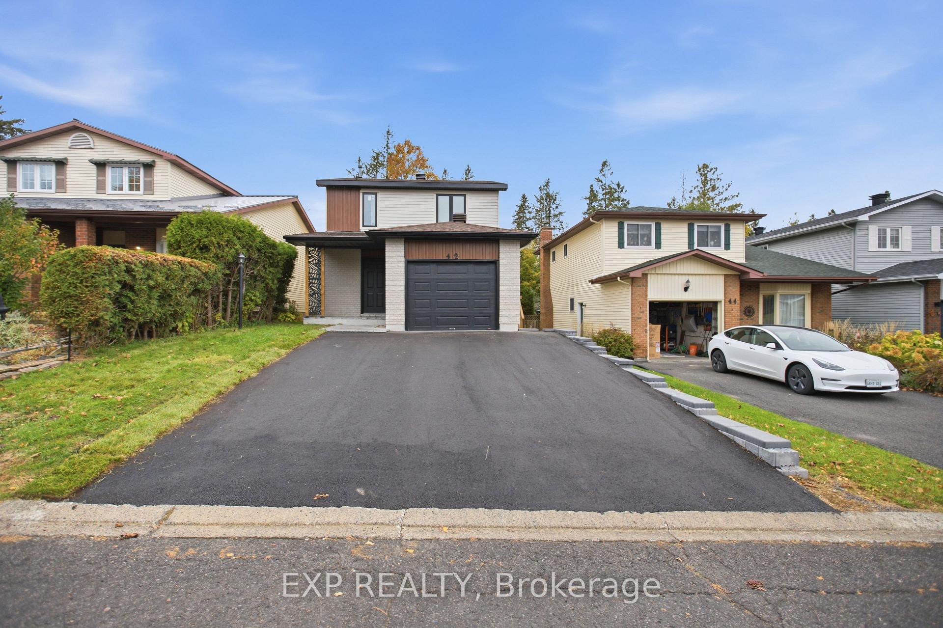 Photo 2 of 42 Antler Avenue, Ottawa, Barrhaven - On the Green — HOMEH