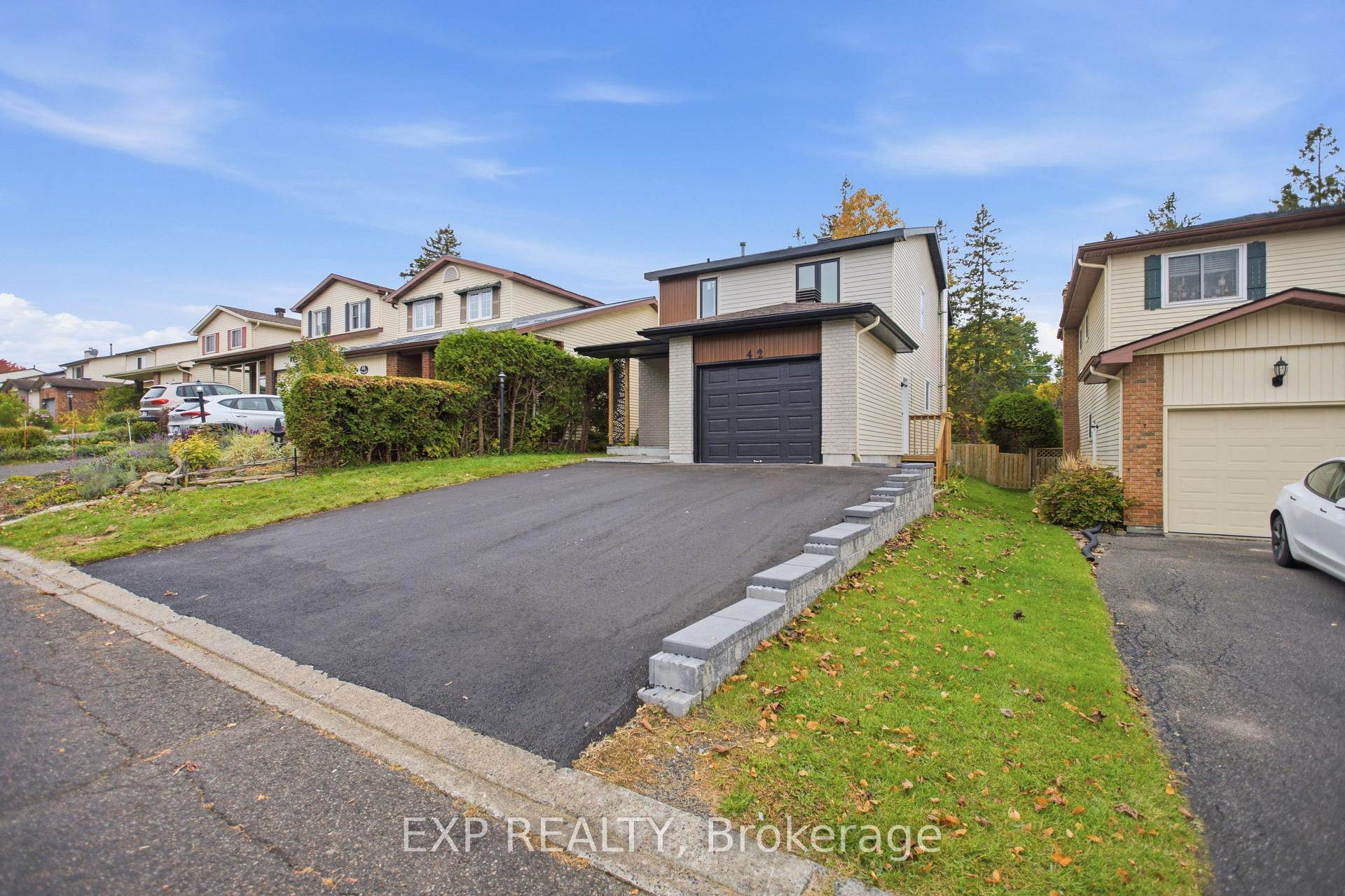 Photo 3 of 42 Antler Avenue, Ottawa, Barrhaven - On the Green — HOMEH