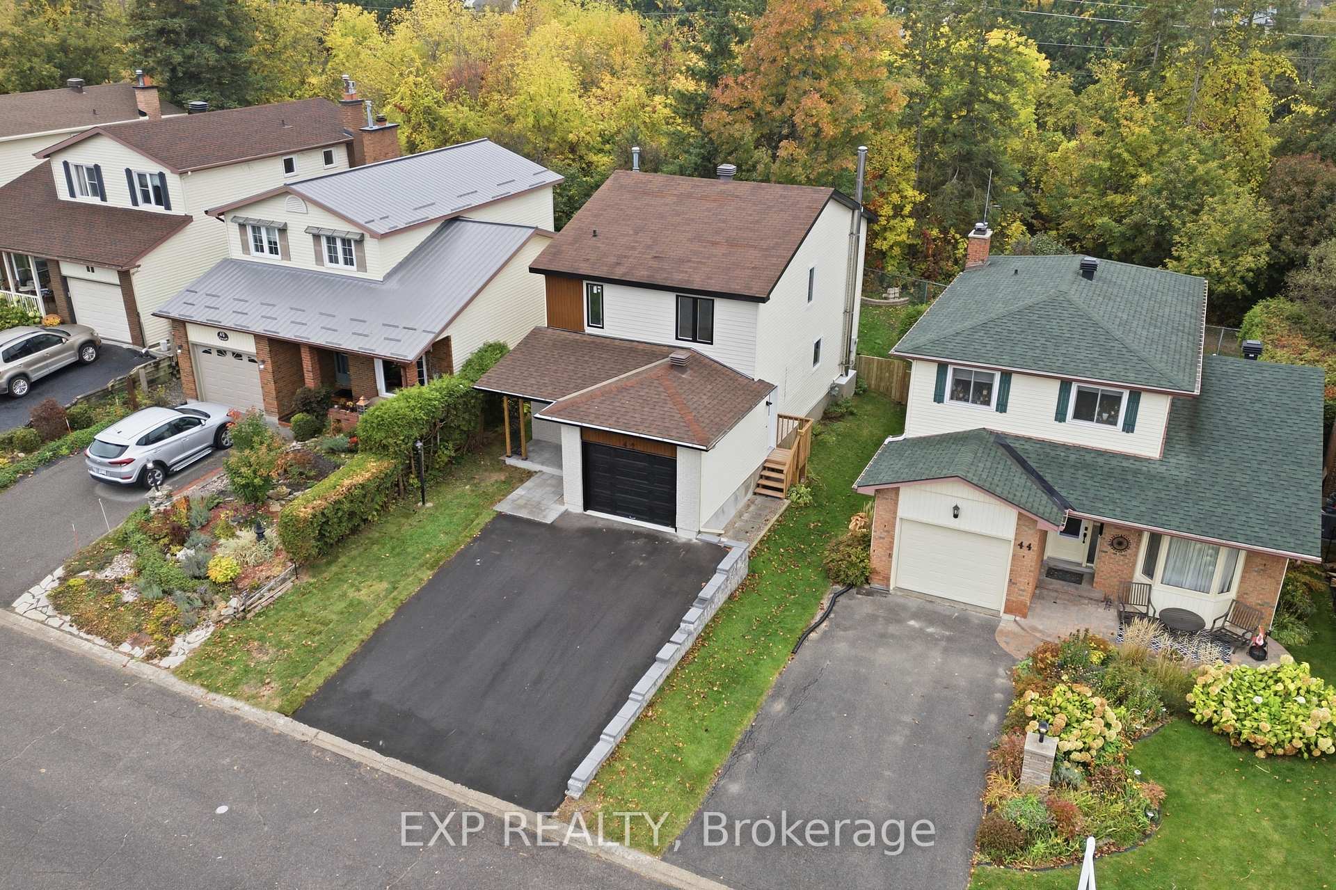 Photo 4 of 42 Antler Avenue, Ottawa, Barrhaven - On the Green — HOMEH