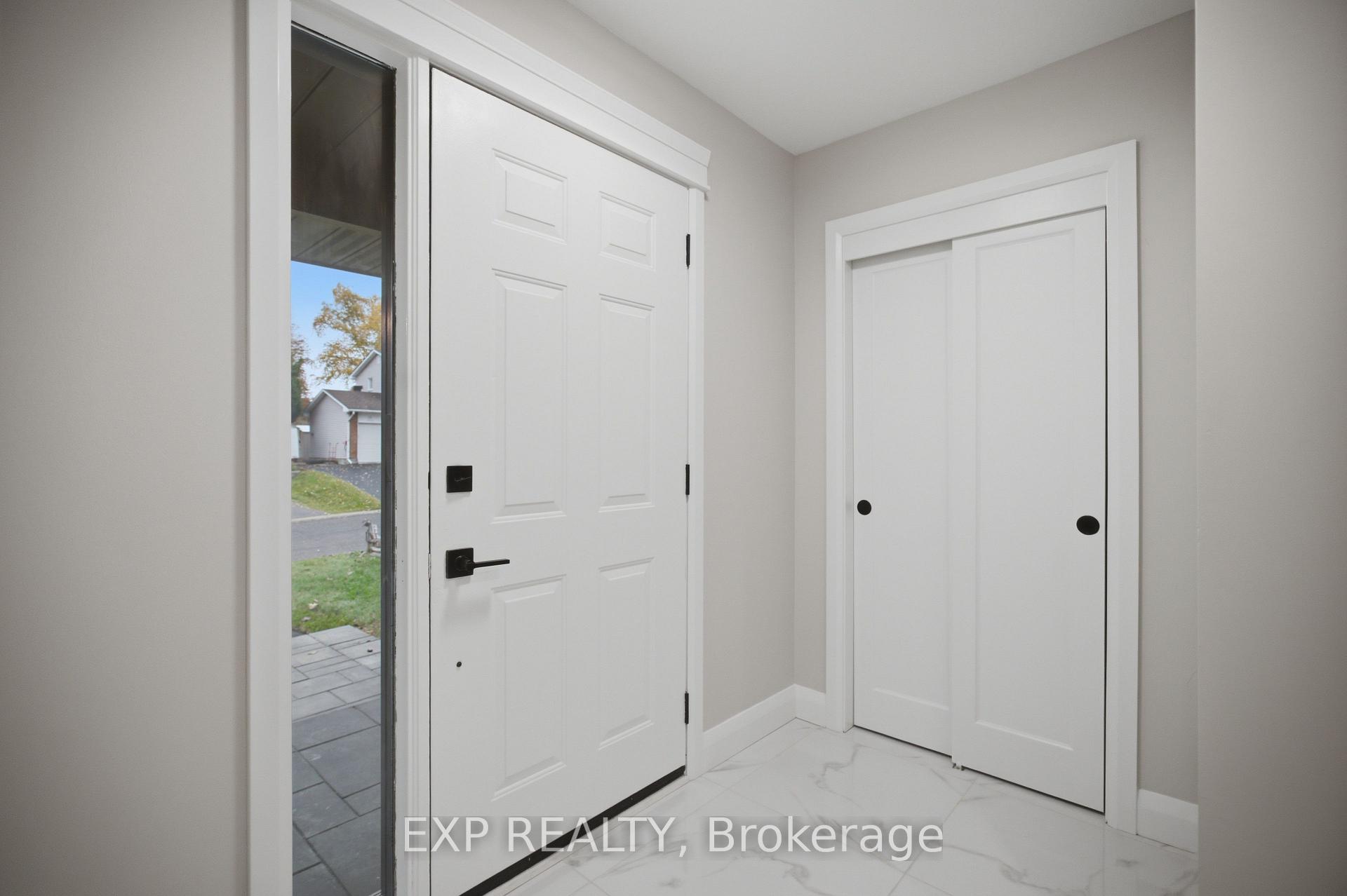 Photo 6 of 42 Antler Avenue, Ottawa, Barrhaven - On the Green — HOMEH