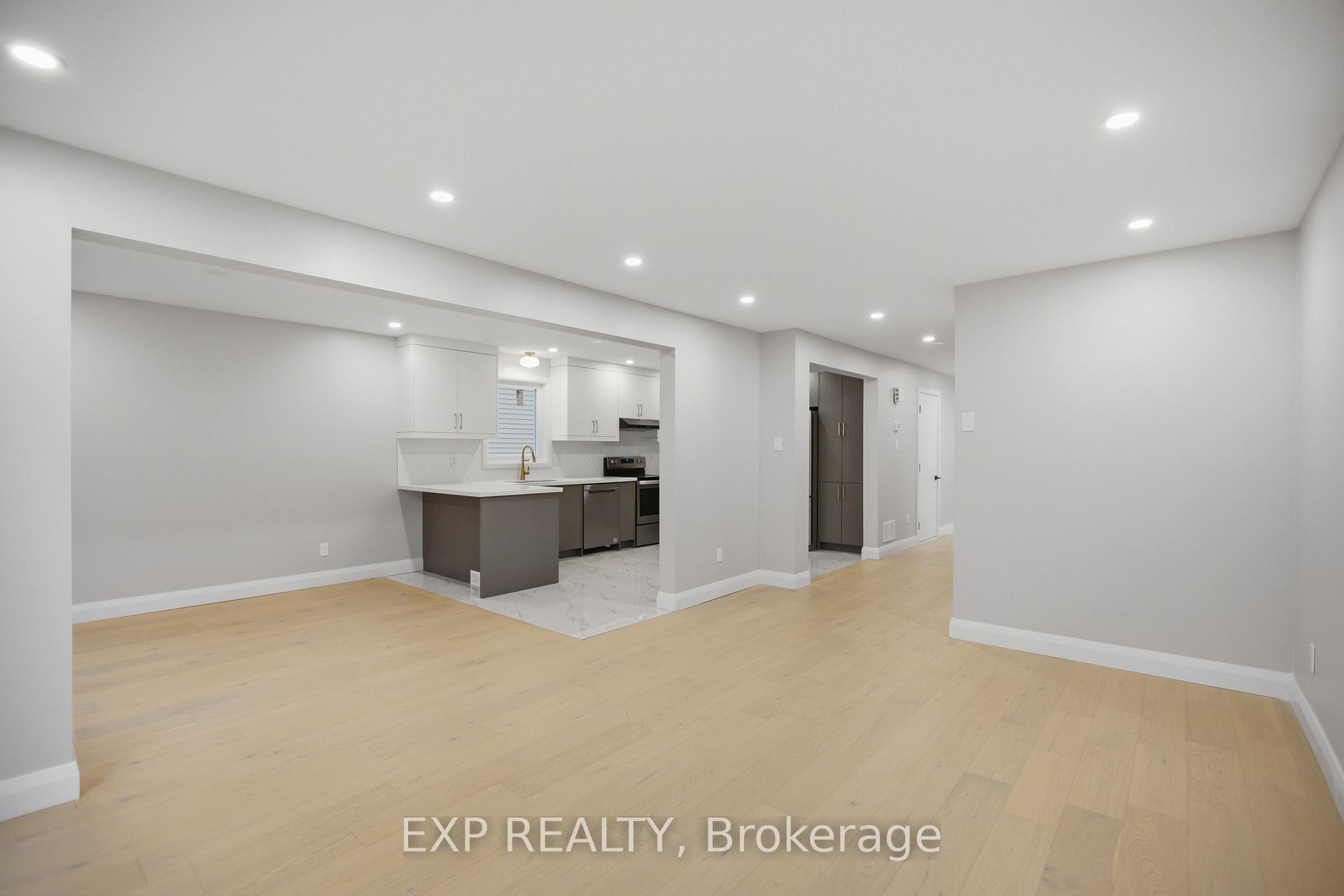 Photo 10 of 42 Antler Avenue, Ottawa, Barrhaven - On the Green — HOMEH
