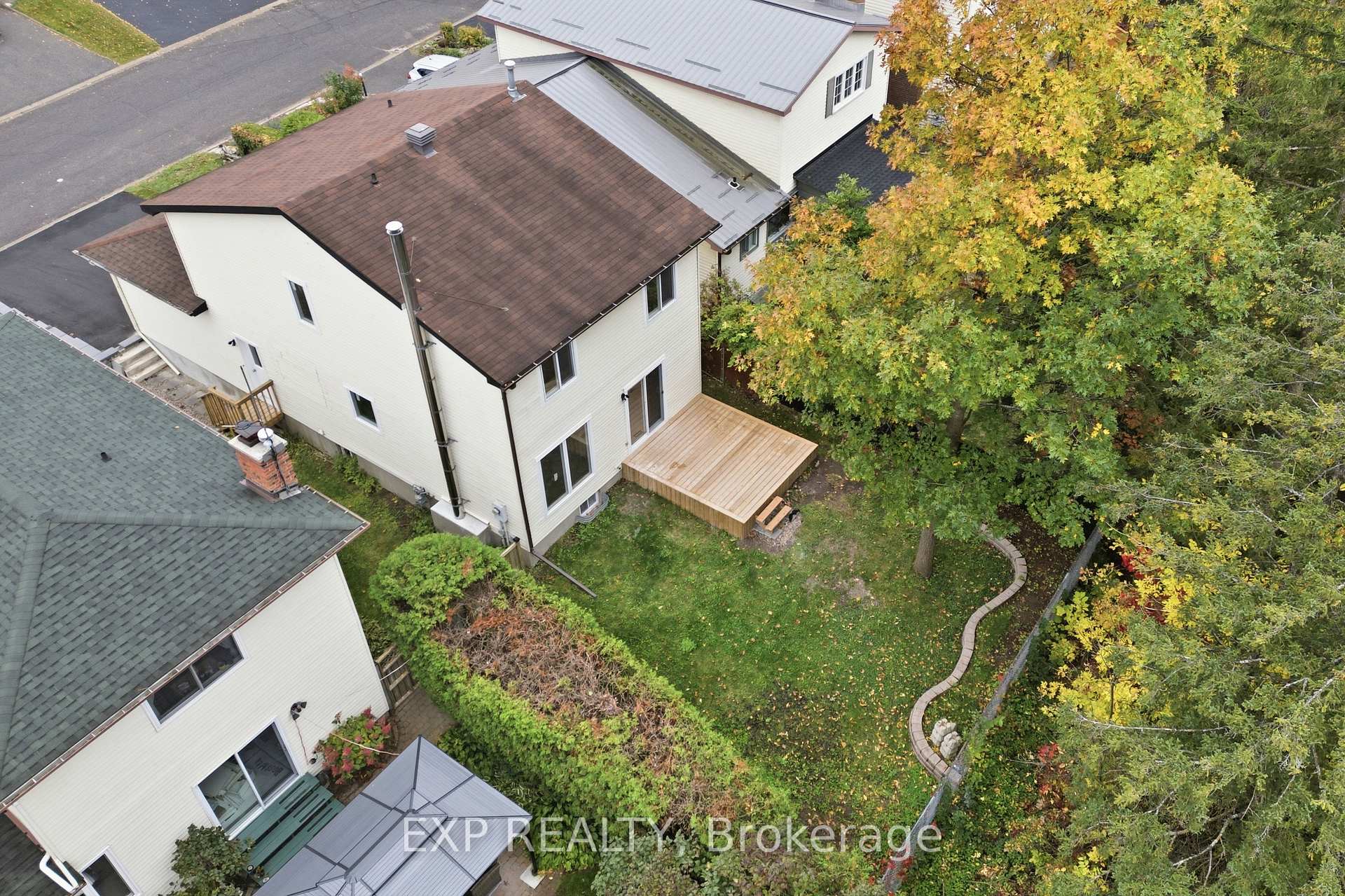 Photo 37 of 42 Antler Avenue, Ottawa, Barrhaven - On the Green — HOMEH