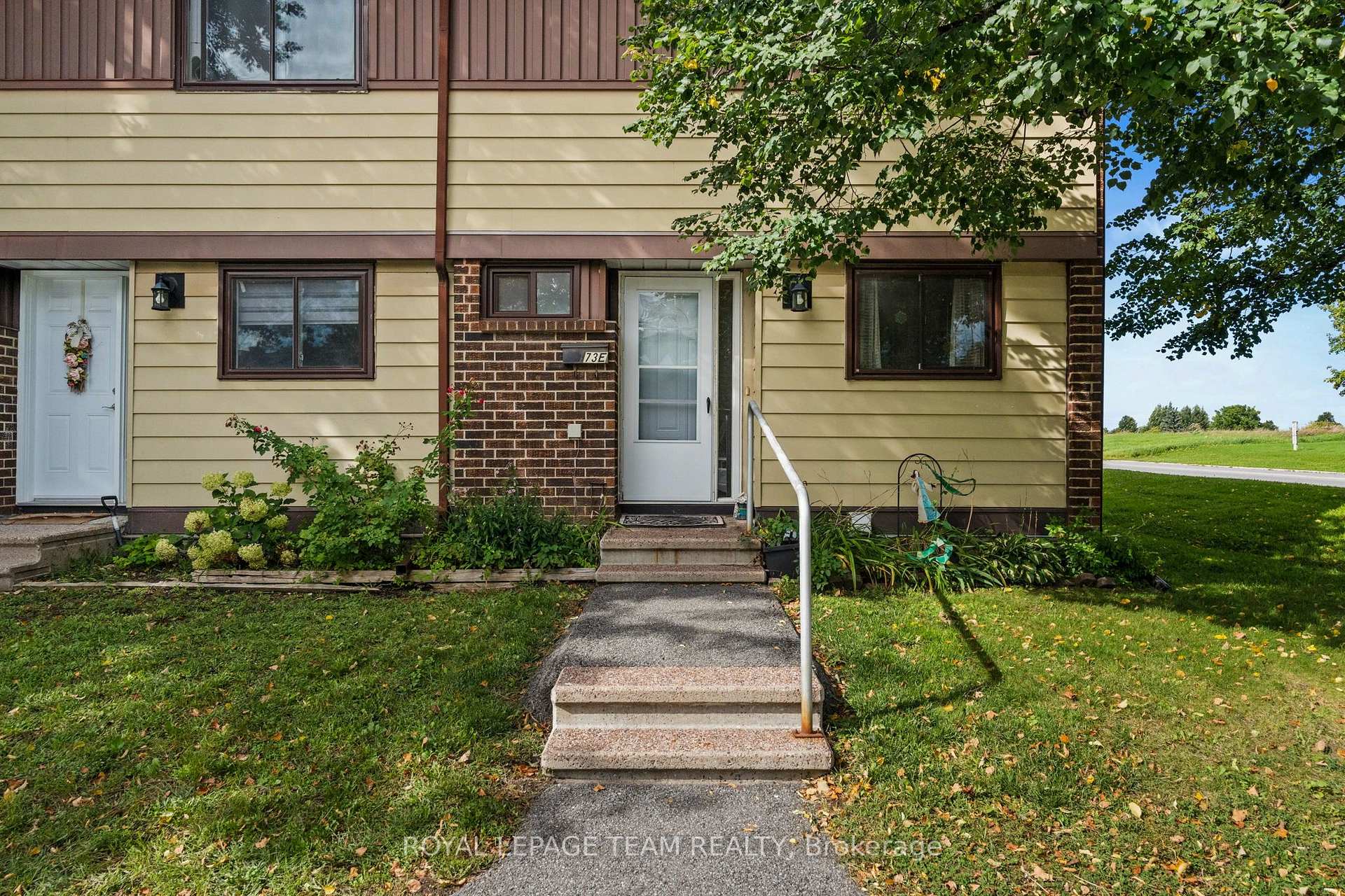 Photo 3 of Unit E, 73 Foxfield Drive E, Ottawa, Barrhaven - Knollsbrook — HOMEH