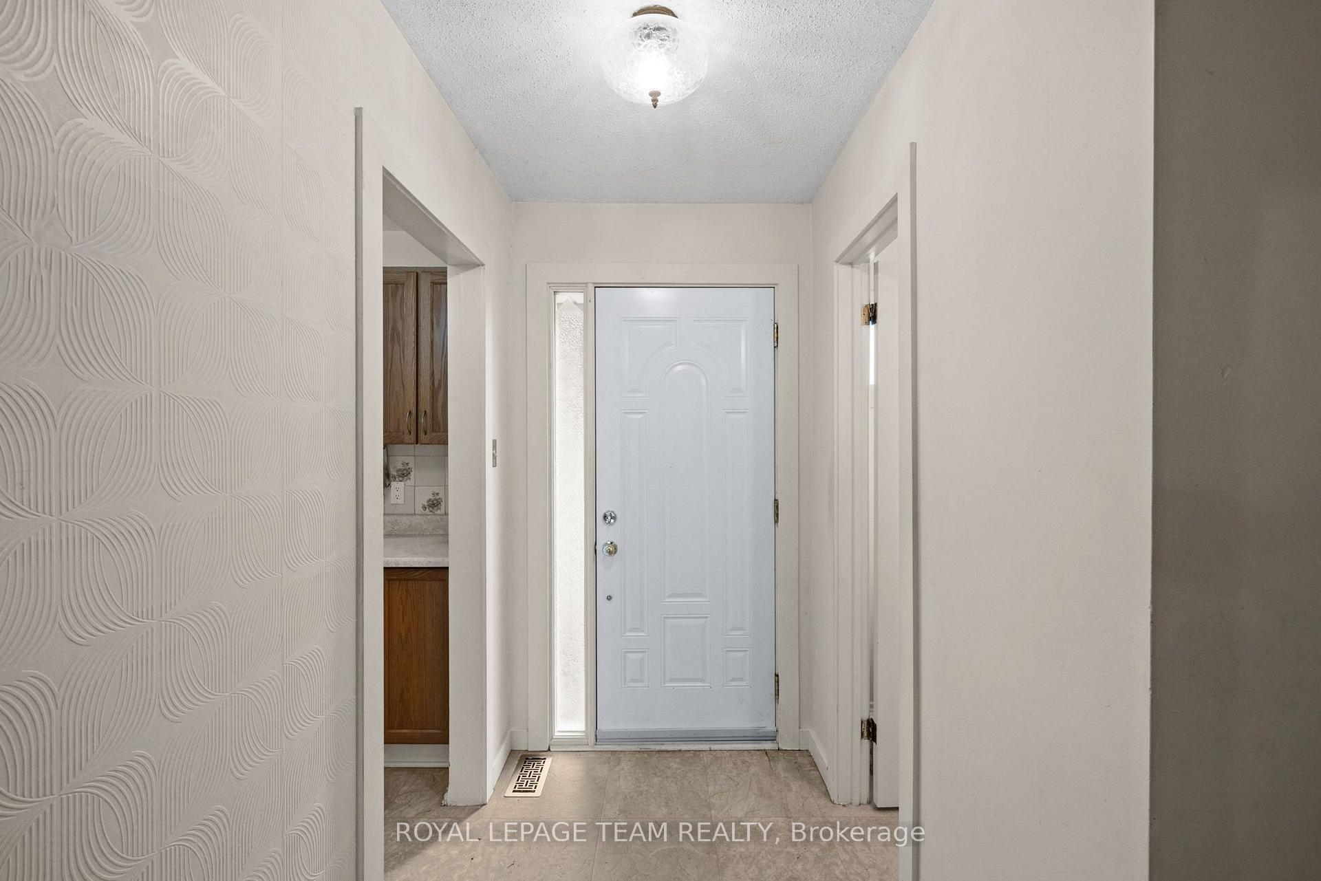 Photo 4 of Unit E, 73 Foxfield Drive E, Ottawa, Barrhaven - Knollsbrook — HOMEH