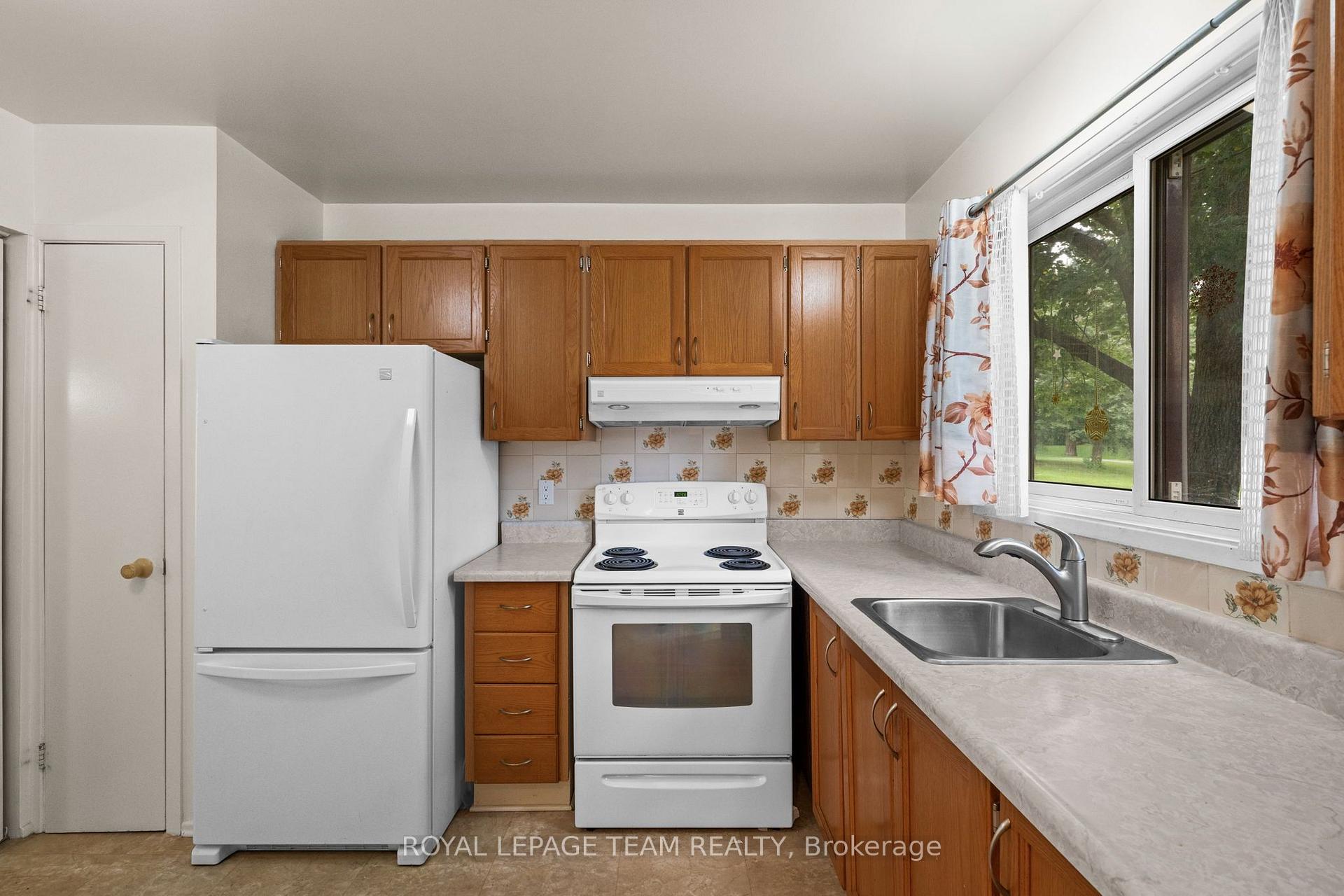 Photo 7 of Unit E, 73 Foxfield Drive E, Ottawa, Barrhaven - Knollsbrook — HOMEH
