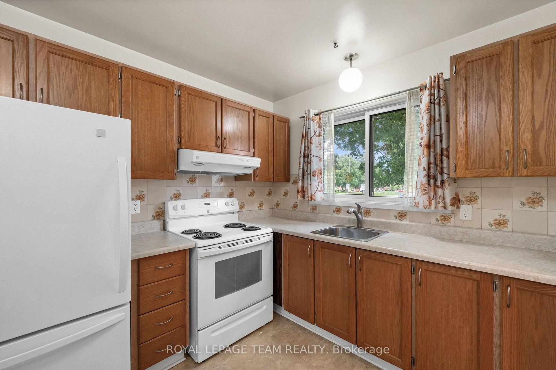 Photo 8 of Unit E, 73 Foxfield Drive E, Ottawa, Barrhaven - Knollsbrook — HOMEH