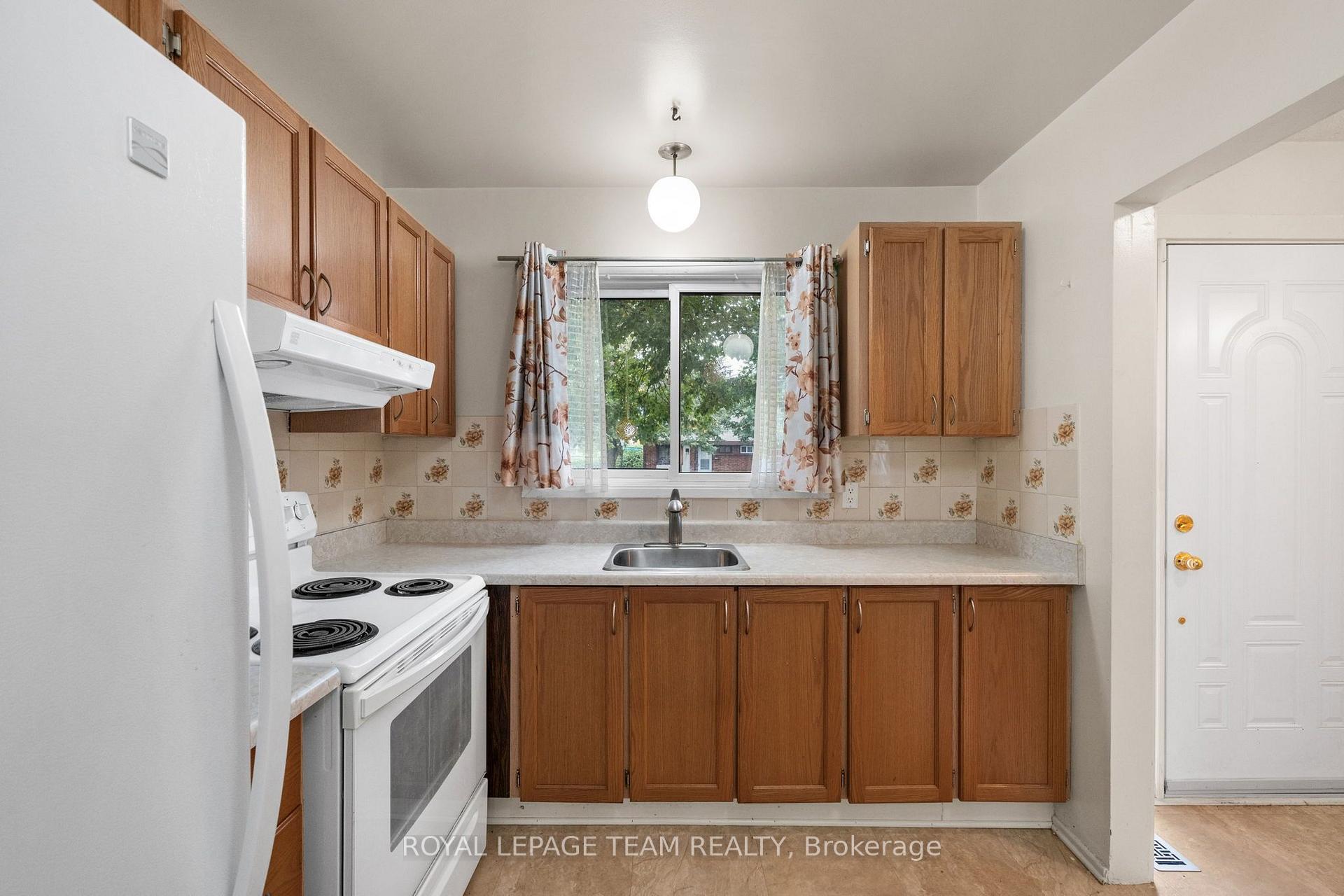 Photo 9 of Unit E, 73 Foxfield Drive E, Ottawa, Barrhaven - Knollsbrook — HOMEH