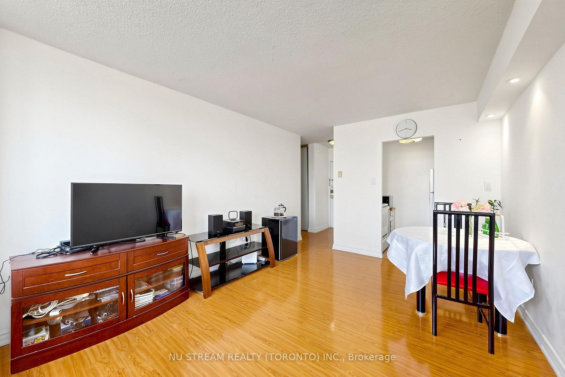 Photo 7 of Unit 604, 100 Lotherton Pathway, North York, Yorkdale-Glen Park — HOMEH