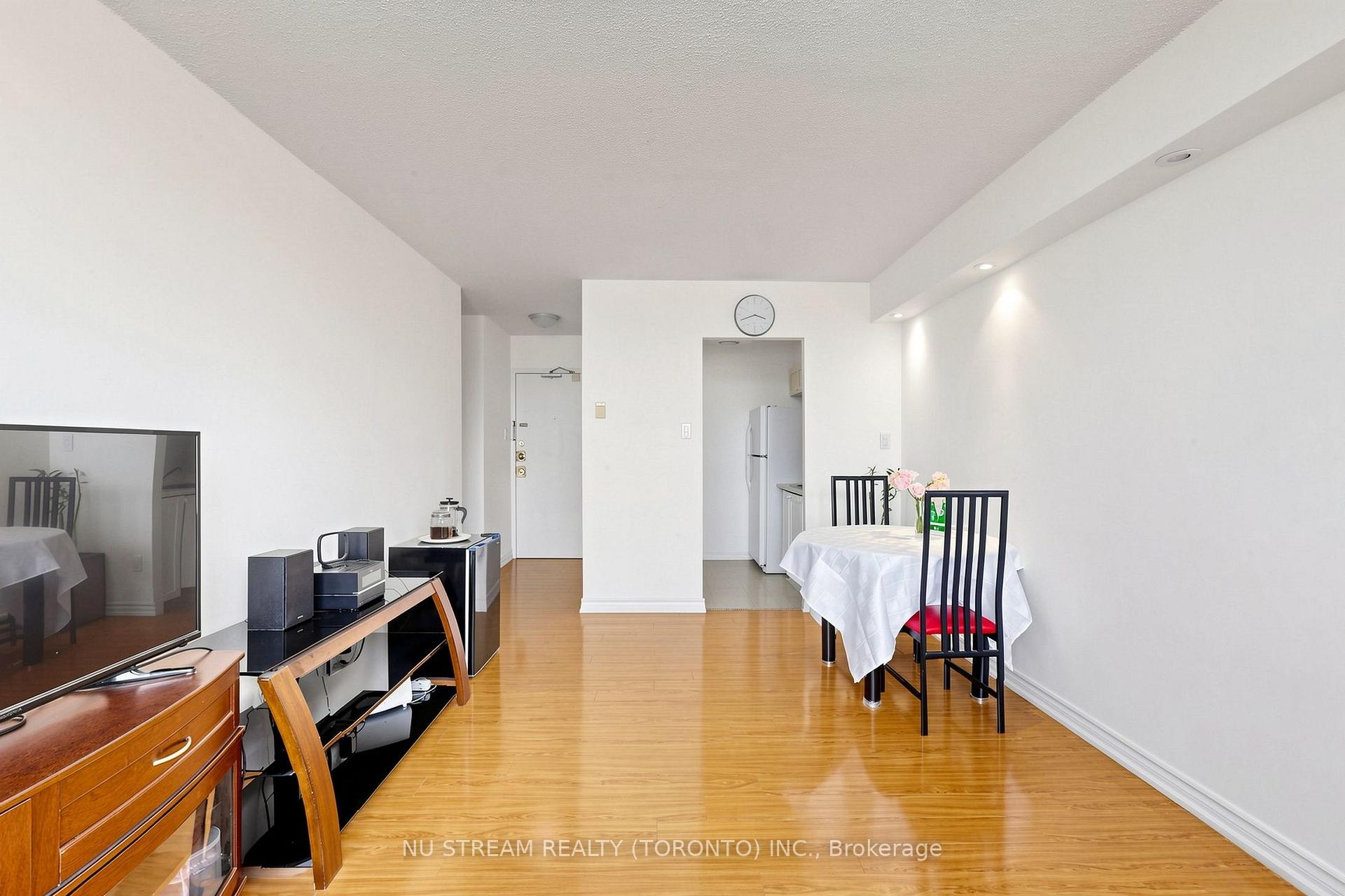Photo 8 of Unit 604, 100 Lotherton Pathway, North York, Yorkdale-Glen Park — HOMEH