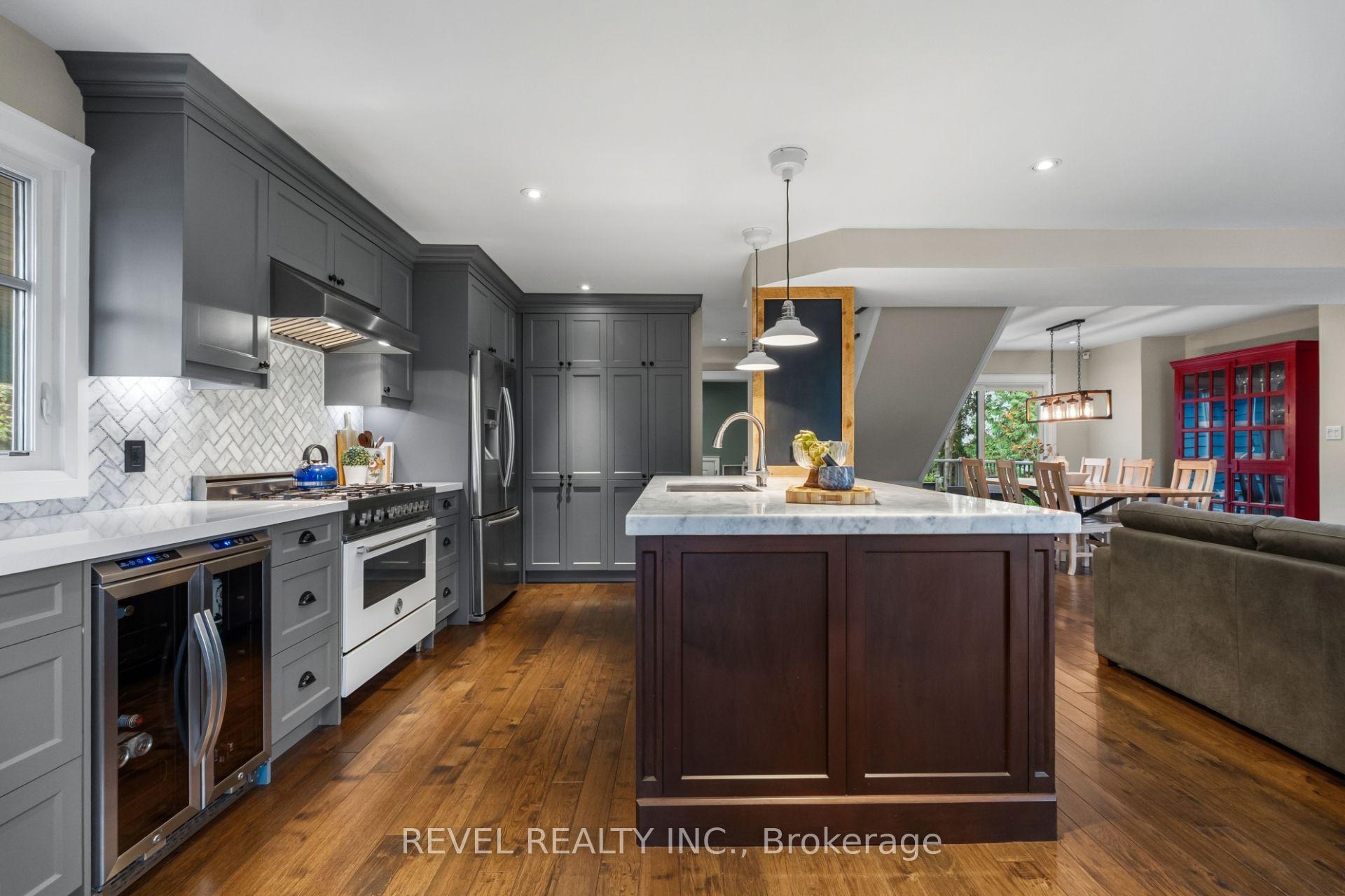 Photo 2 of 36 Earl Street, Mississauga, Streetsville — HOMEH