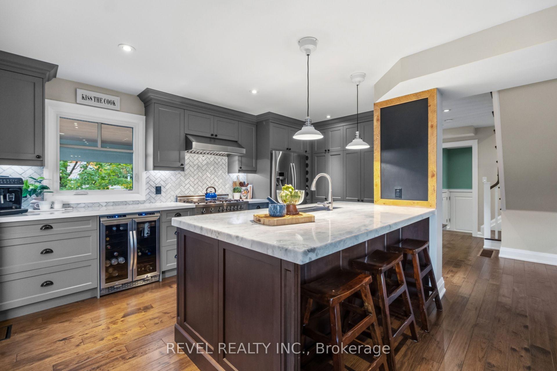 Photo 3 of 36 Earl Street, Mississauga, Streetsville — HOMEH