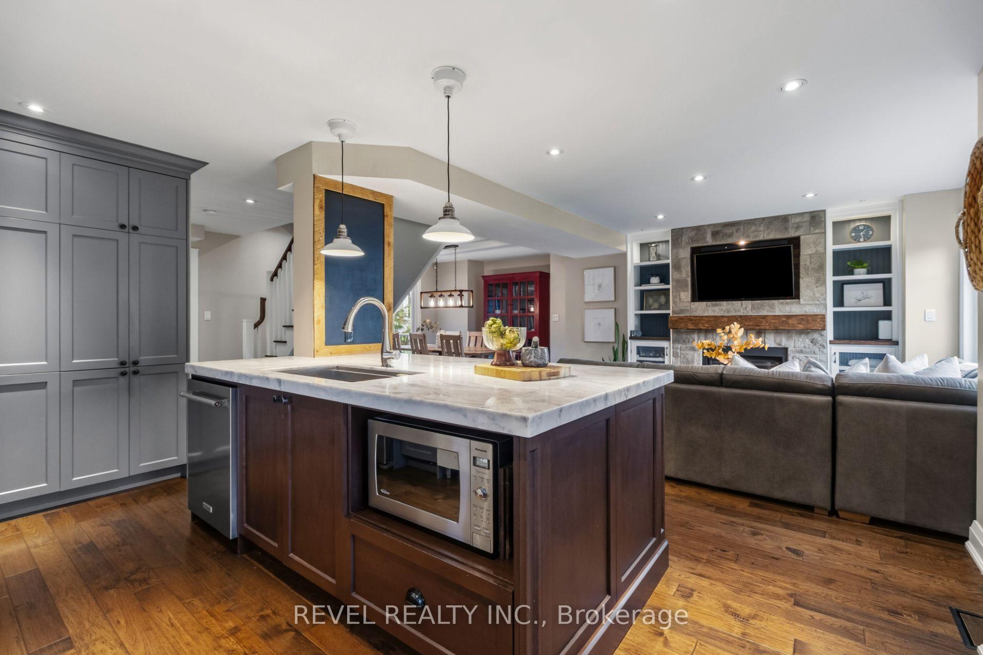 Photo 5 of 36 Earl Street, Mississauga, Streetsville — HOMEH