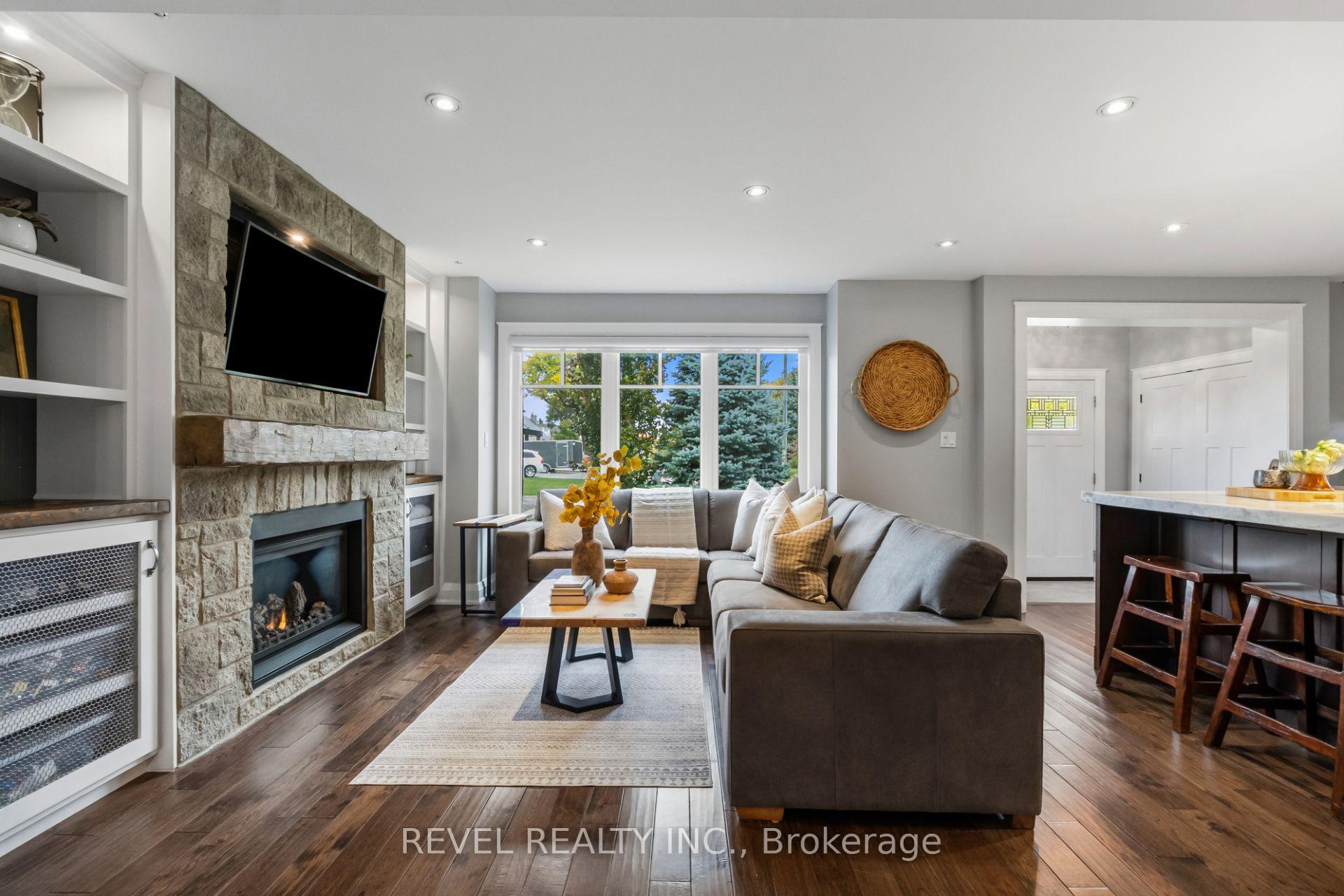 Photo 9 of 36 Earl Street, Mississauga, Streetsville — HOMEH