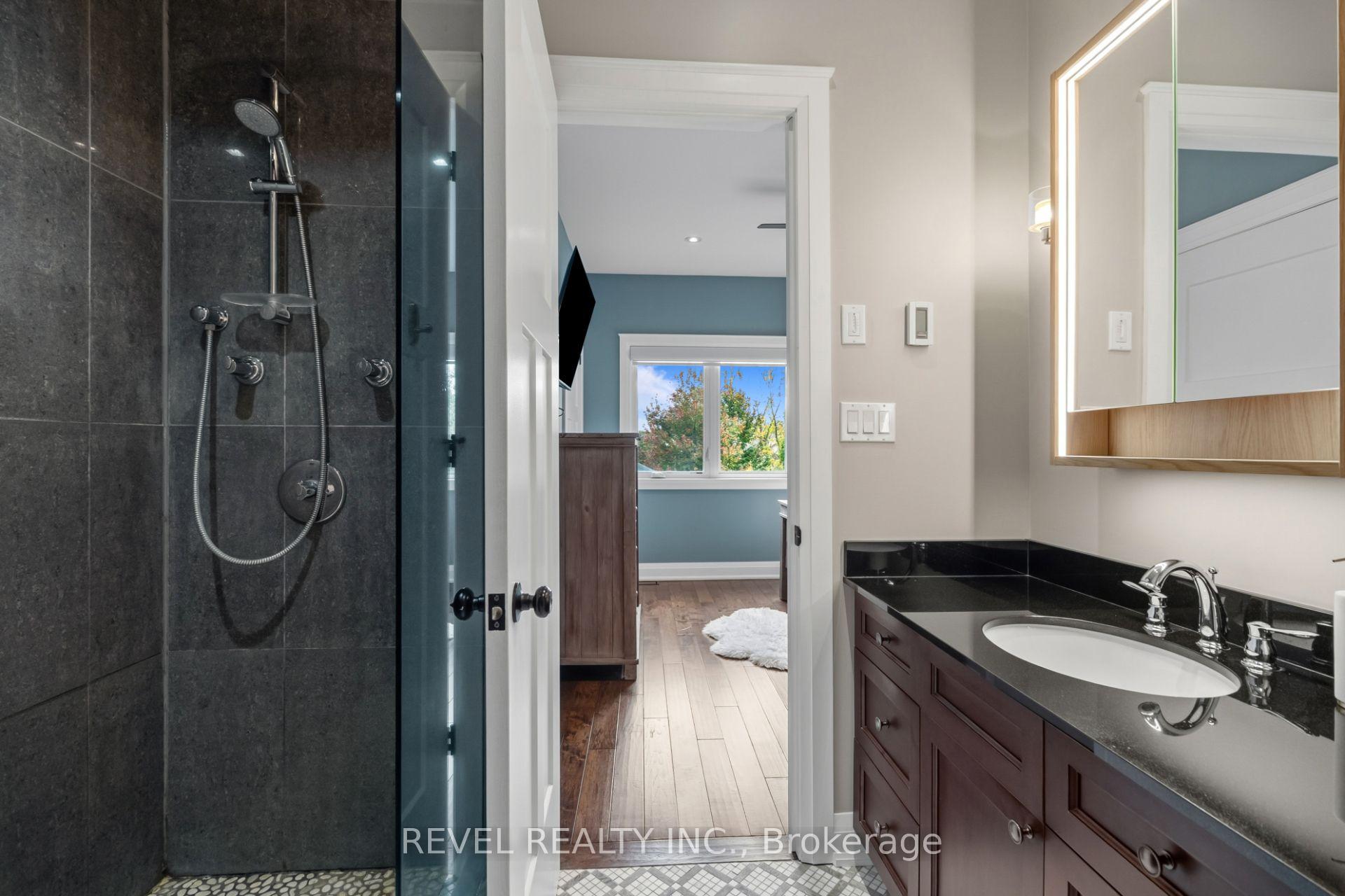 Photo 18 of 36 Earl Street, Mississauga, Streetsville — HOMEH