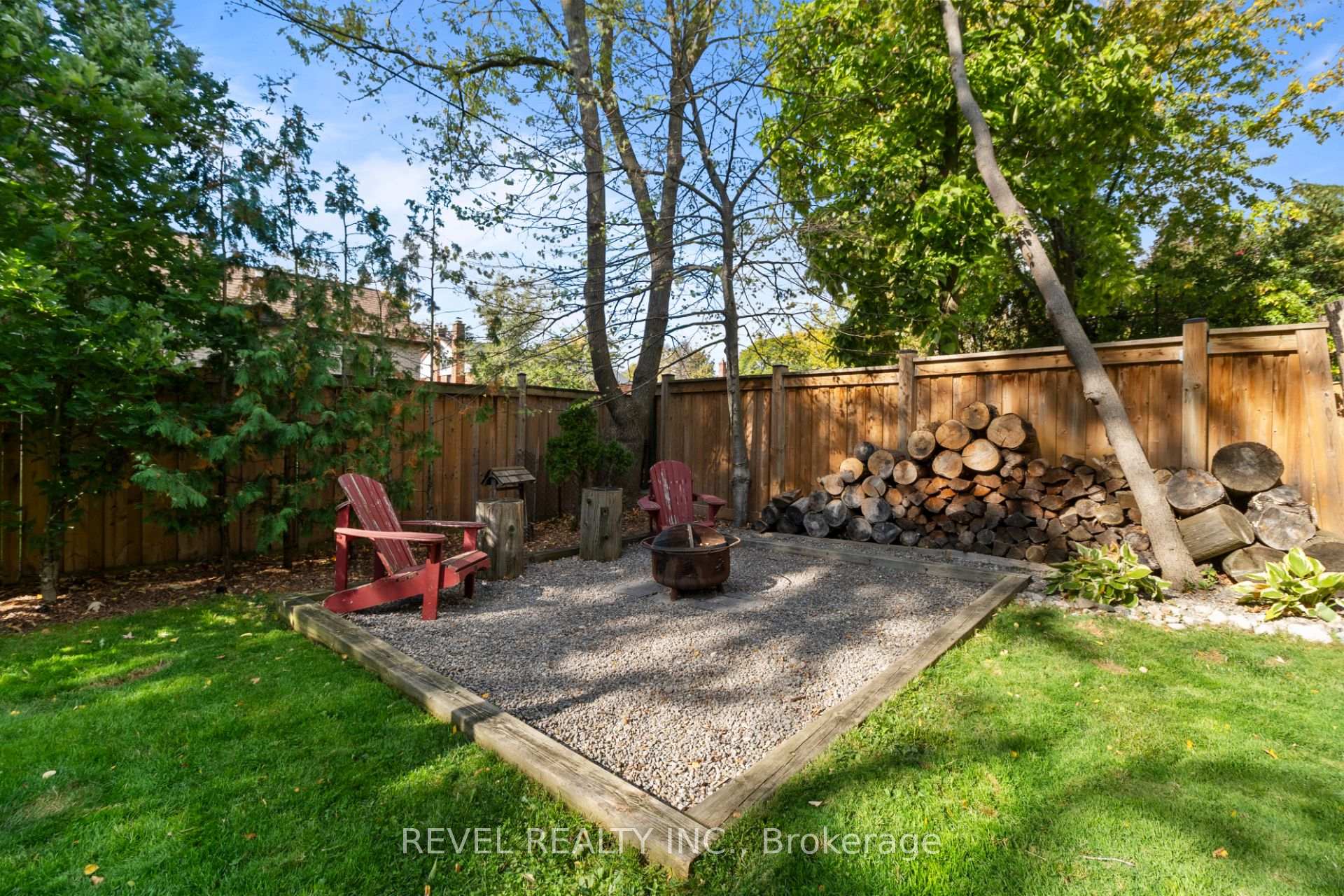 Photo 37 of 36 Earl Street, Mississauga, Streetsville — HOMEH