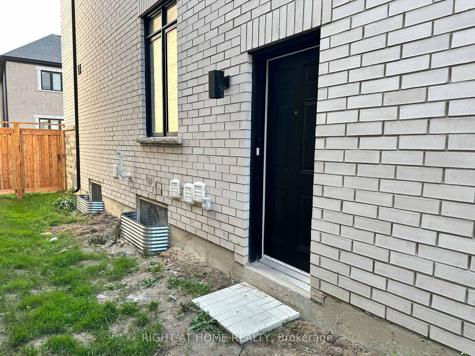 Photo 2 of Unit BASEMENT, 12 Coulterville Drive, Caledon, Rural Caledon — HOMEH