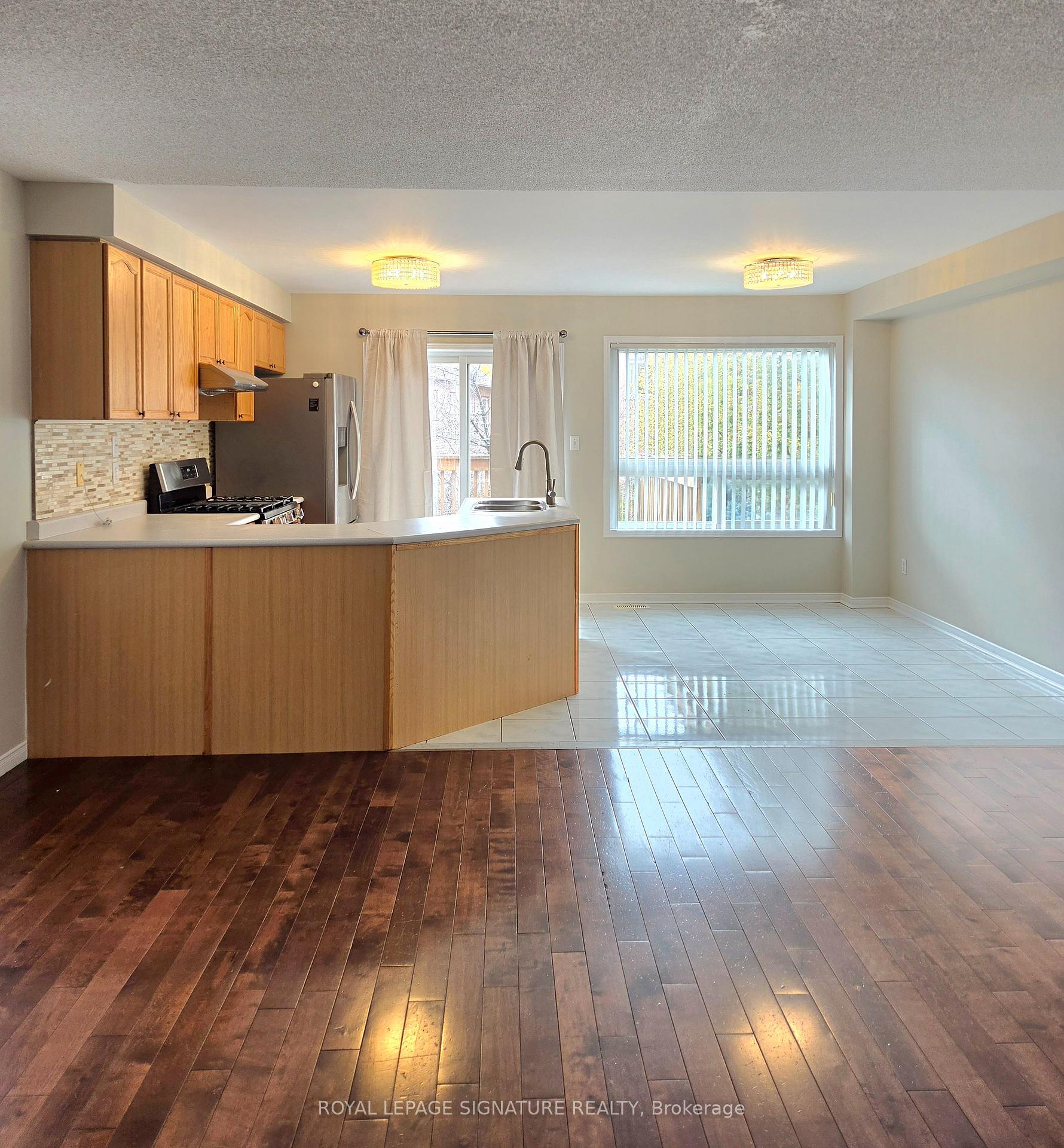 Photo 2 of 7212 Sedan Square, Mississauga, Meadowvale Village — HOMEH