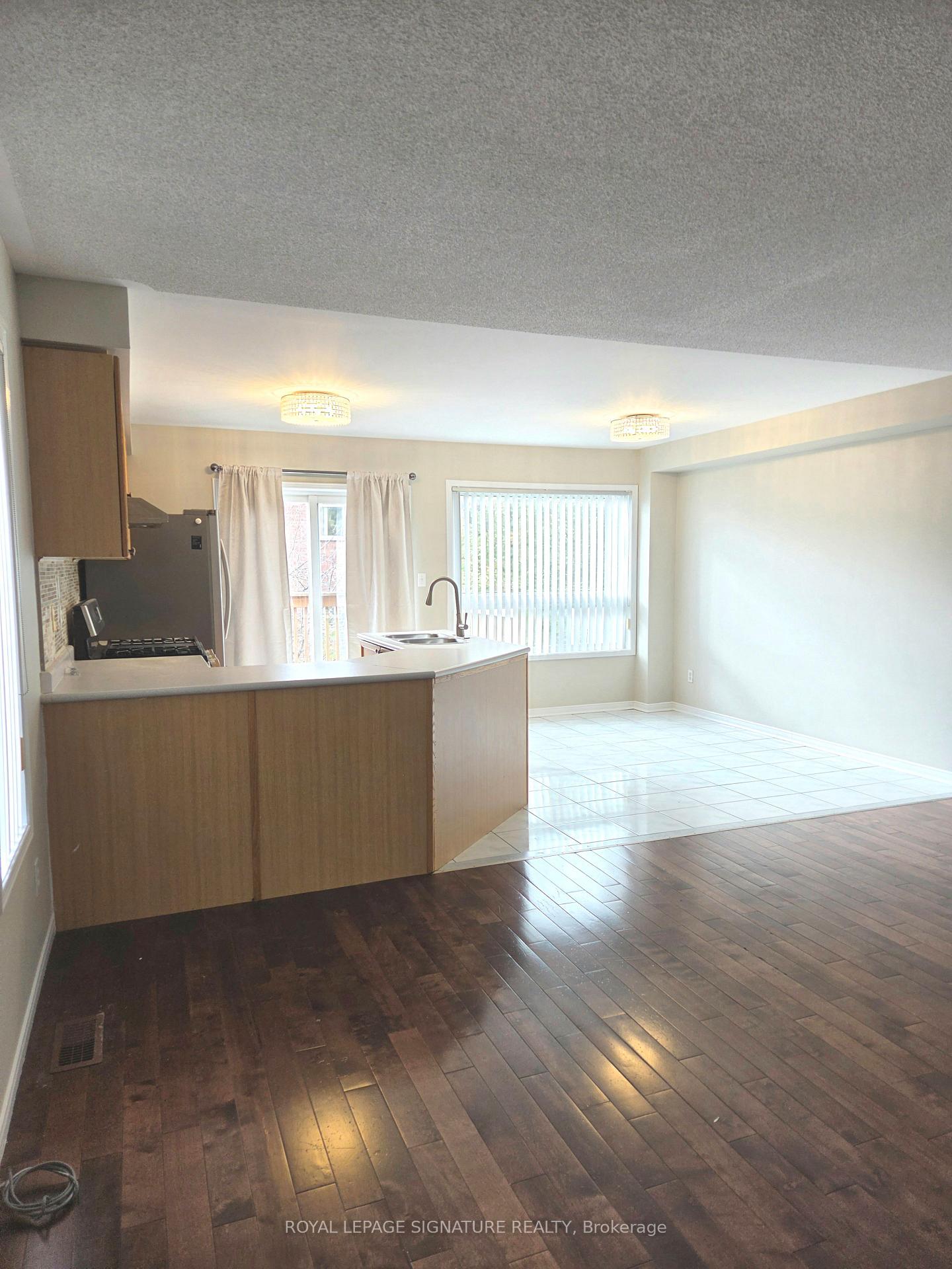 Photo 3 of 7212 Sedan Square, Mississauga, Meadowvale Village — HOMEH