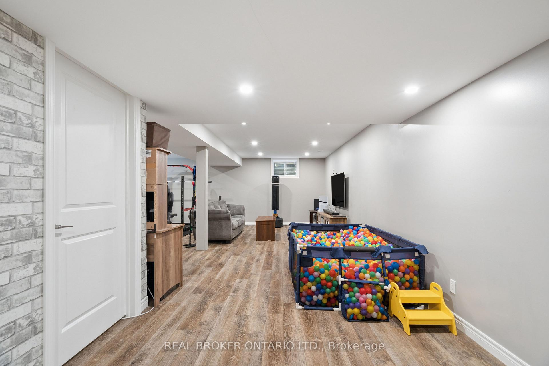 Photo 25 of 569 Starwood Drive, Guelph, Grange Road — HOMEH