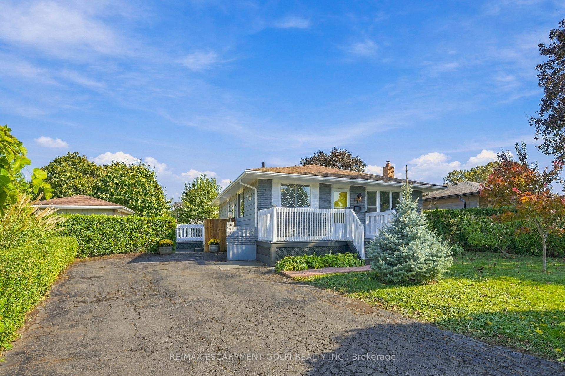 Photo 2 of 11 Dawn Road, St. Catharines, Lakeport — HOMEH