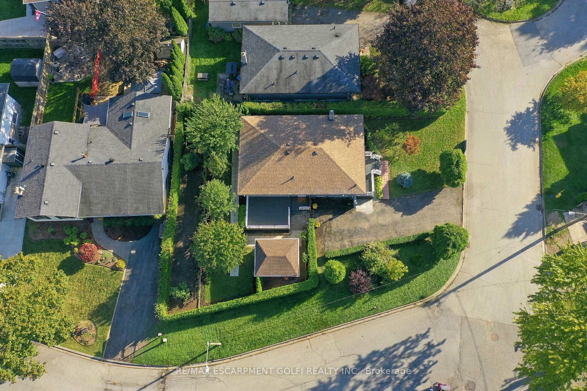 Photo 3 of 11 Dawn Road, St. Catharines, Lakeport — HOMEH