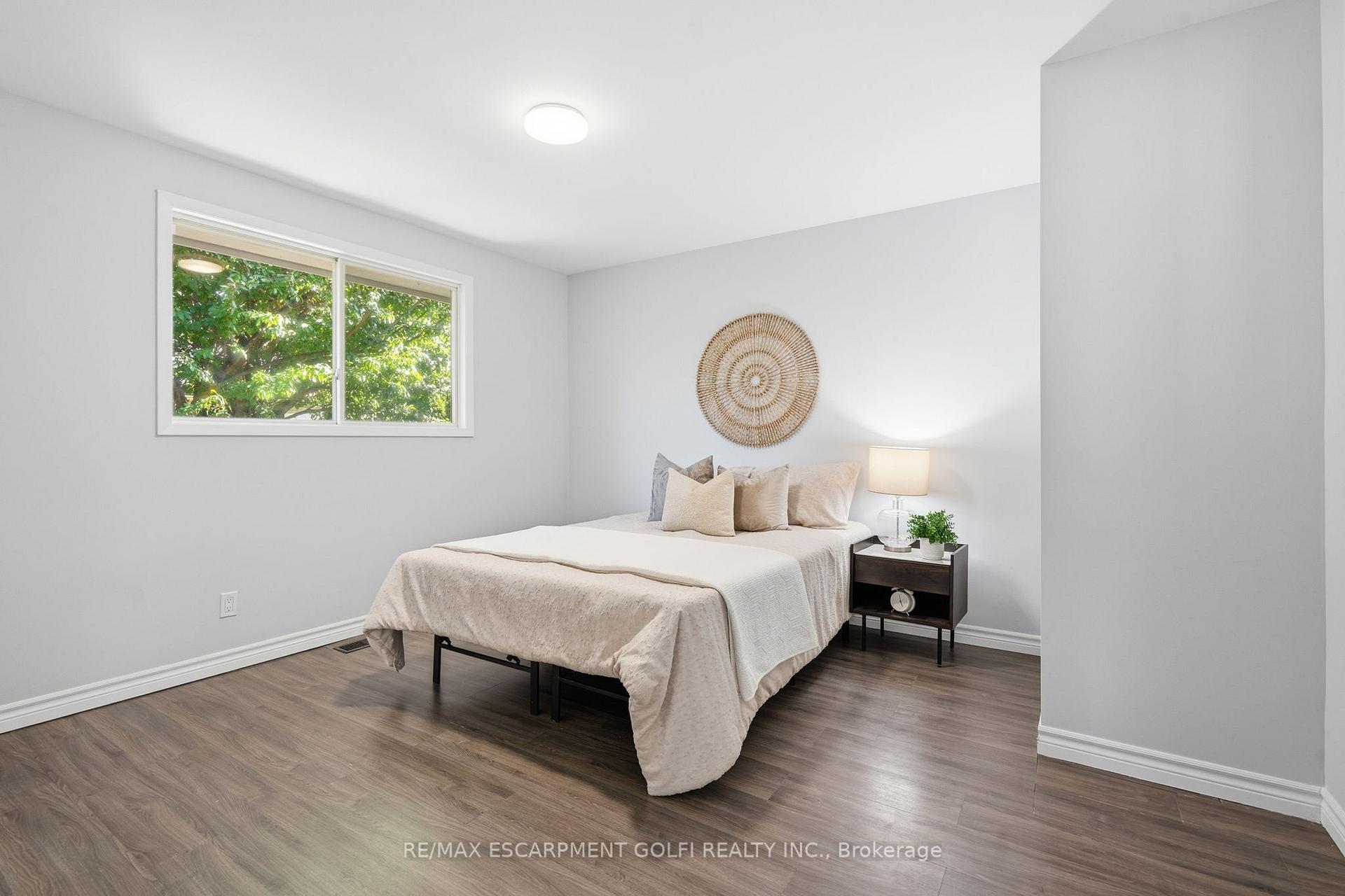 Photo 10 of 11 Dawn Road, St. Catharines, Lakeport — HOMEH