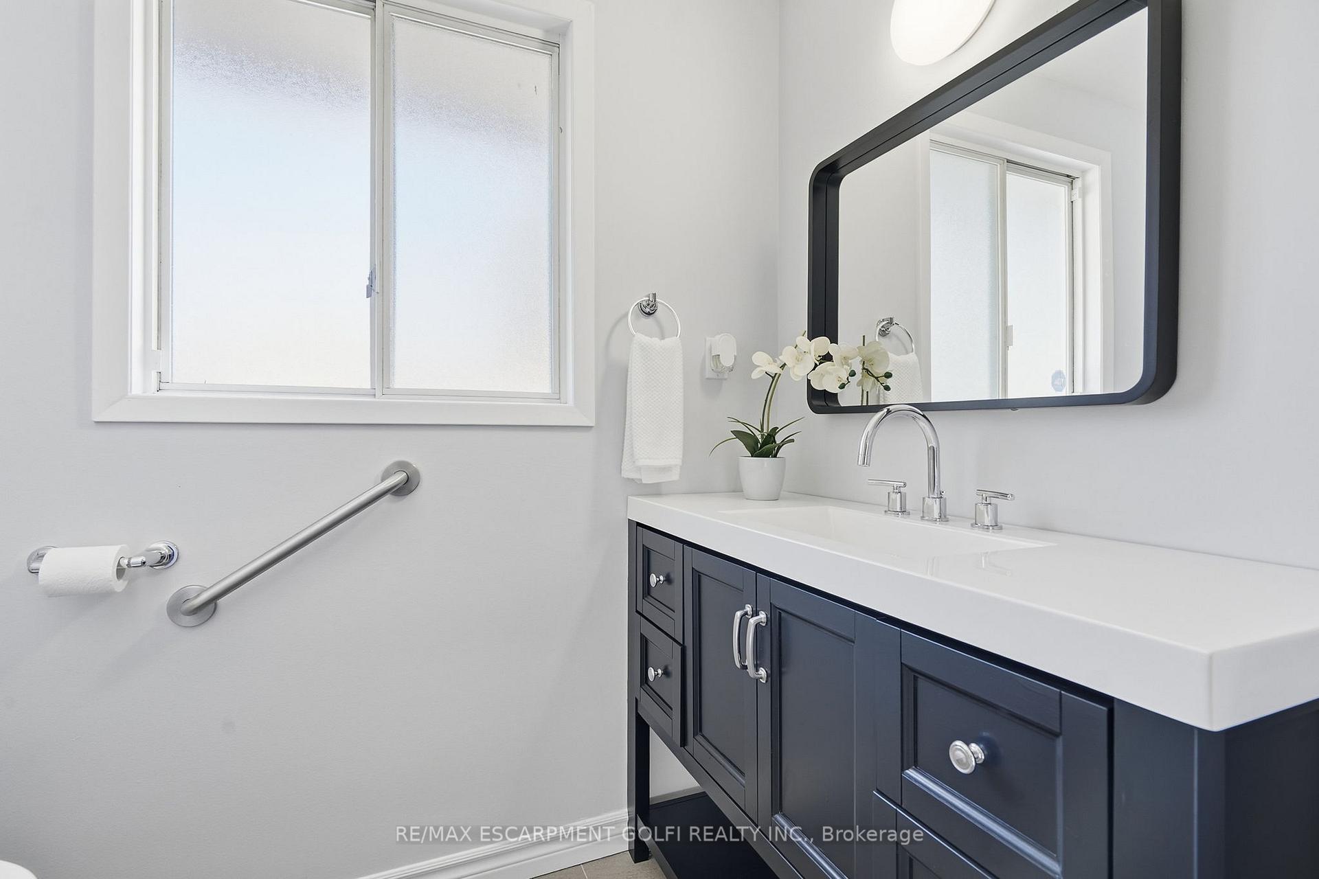 Photo 12 of 11 Dawn Road, St. Catharines, Lakeport — HOMEH
