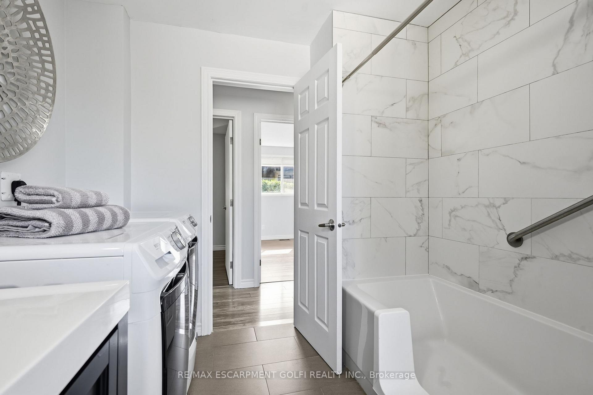 Photo 13 of 11 Dawn Road, St. Catharines, Lakeport — HOMEH