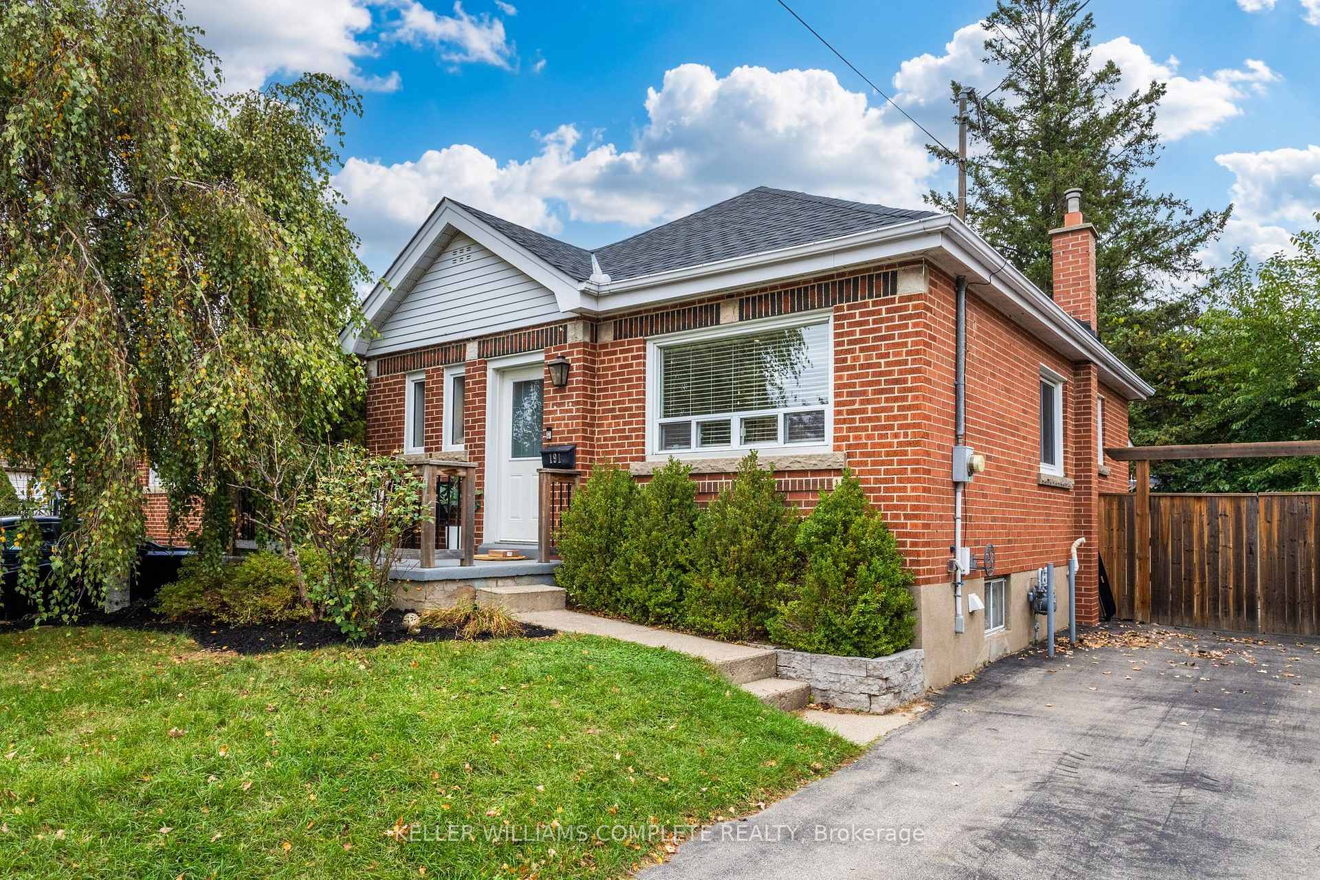 Photo 2 of 191 Rosewood Road, Hamilton, Glenview — HOMEH