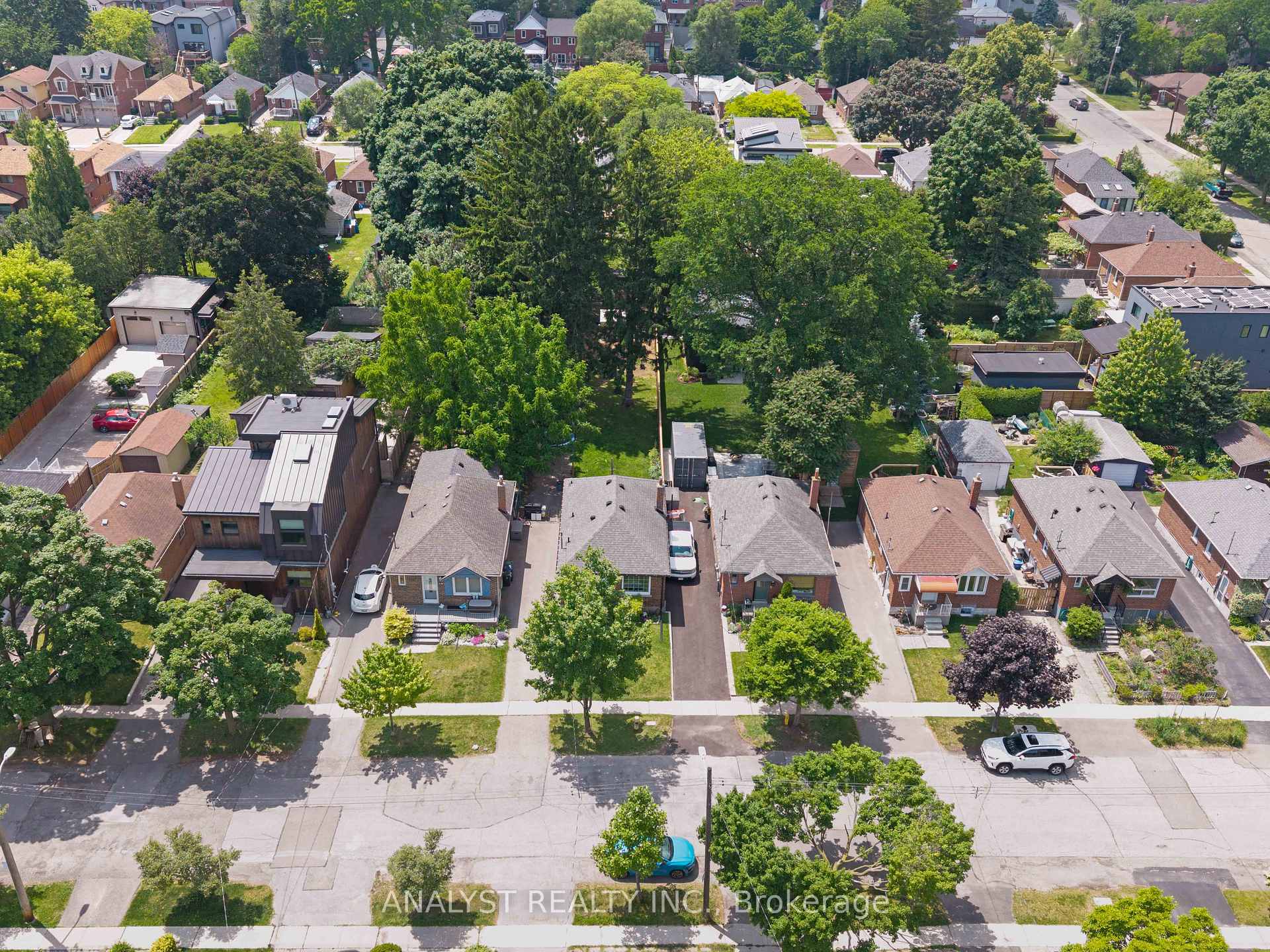 Photo 1 of 42 Smithfield Drive, Etobicoke, Stonegate-Queensway — HOMEH