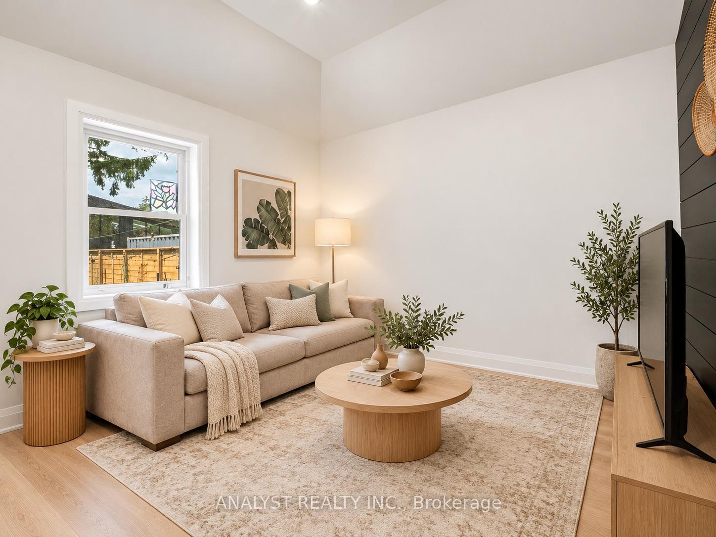 Photo 3 of 42 Smithfield Drive, Etobicoke, Stonegate-Queensway — HOMEH