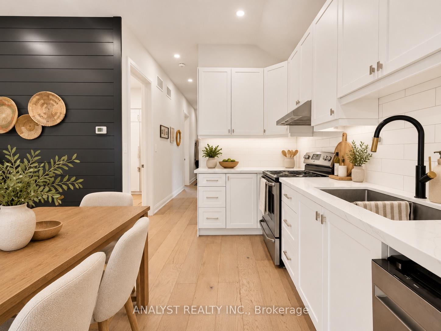 Photo 5 of 42 Smithfield Drive, Etobicoke, Stonegate-Queensway — HOMEH