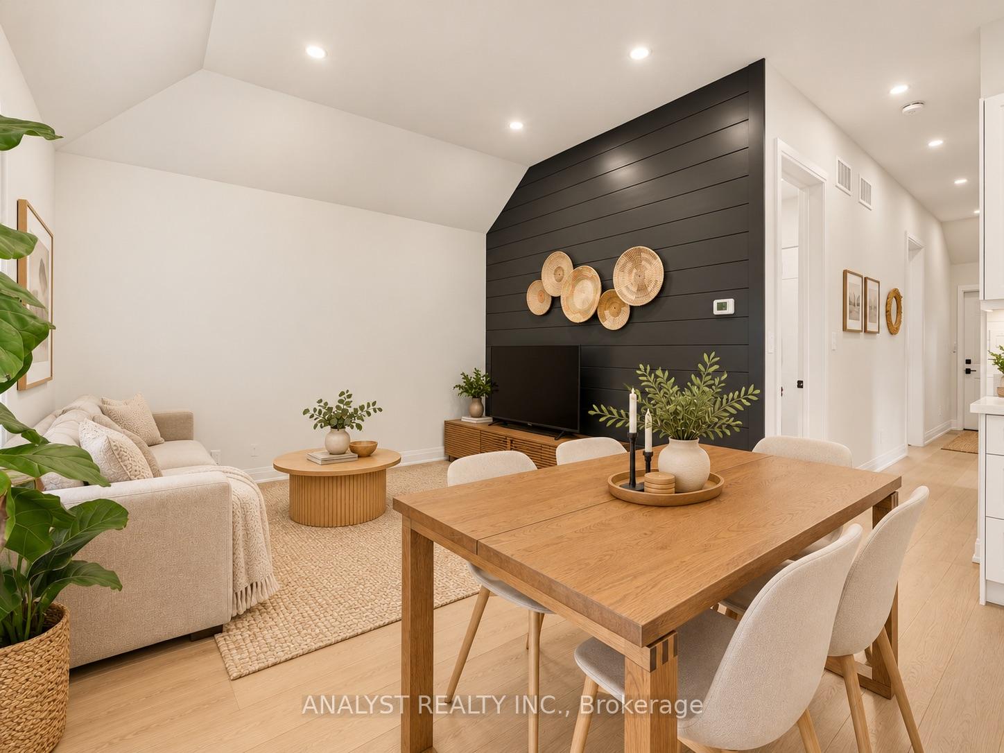 Photo 8 of 42 Smithfield Drive, Etobicoke, Stonegate-Queensway — HOMEH