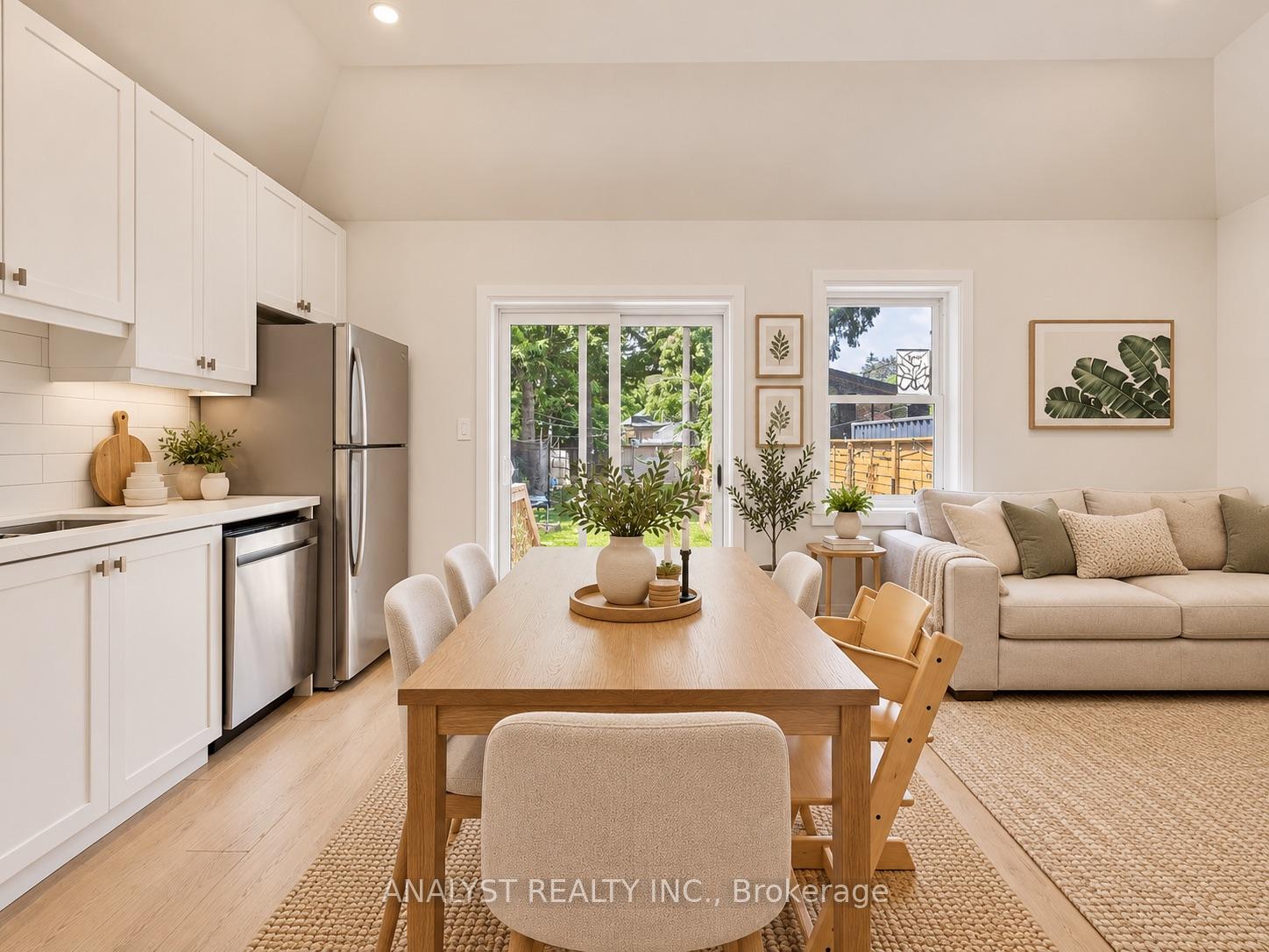 Photo 10 of 42 Smithfield Drive, Etobicoke, Stonegate-Queensway — HOMEH