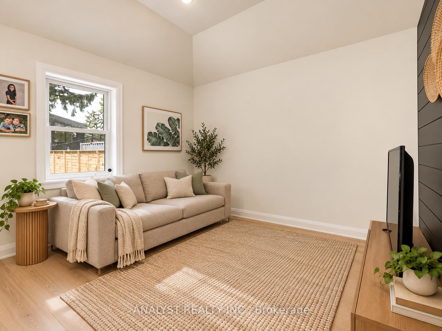 Photo 11 of 42 Smithfield Drive, Etobicoke, Stonegate-Queensway — HOMEH