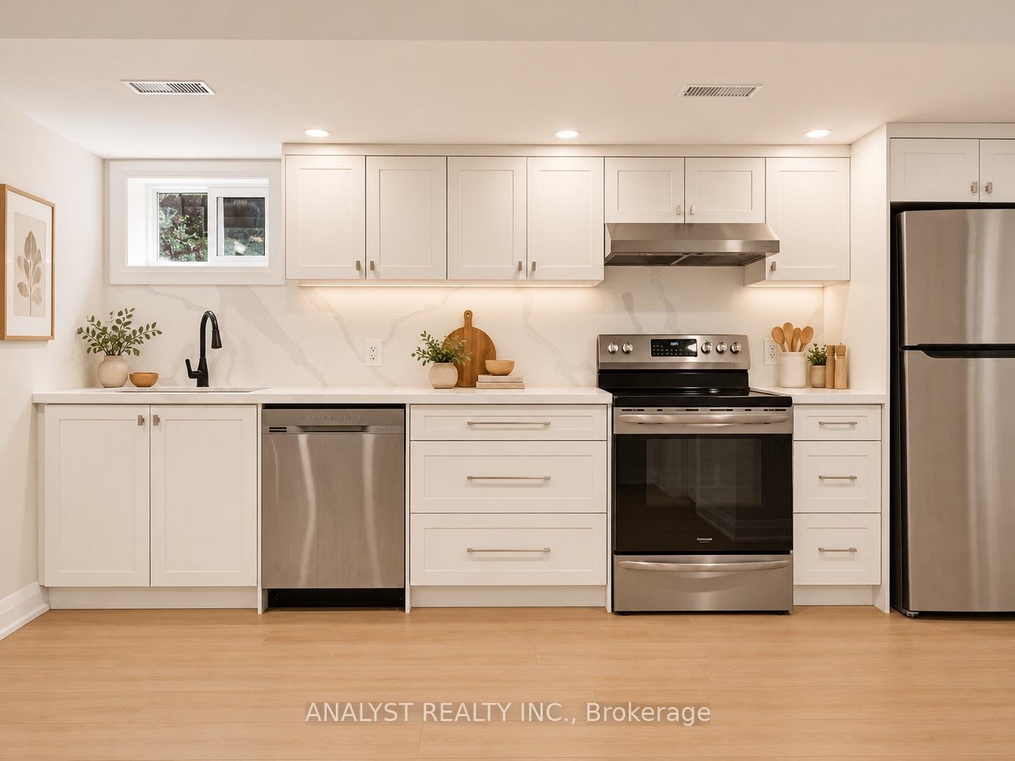 Photo 12 of 42 Smithfield Drive, Etobicoke, Stonegate-Queensway — HOMEH