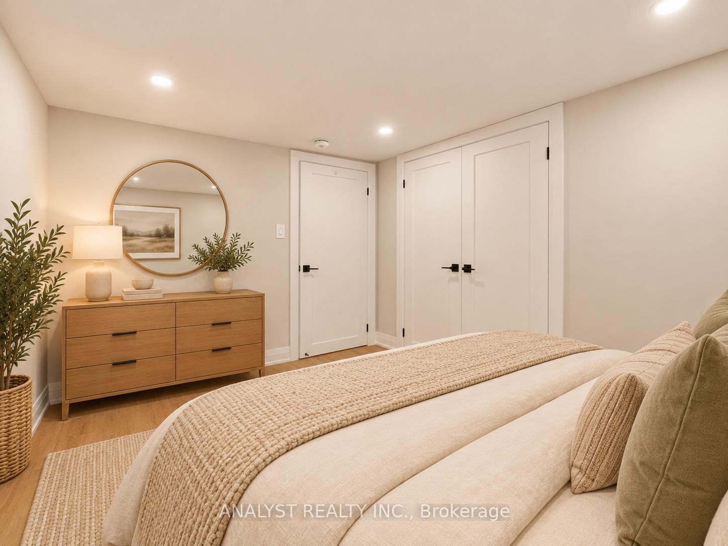 Photo 15 of 42 Smithfield Drive, Etobicoke, Stonegate-Queensway — HOMEH